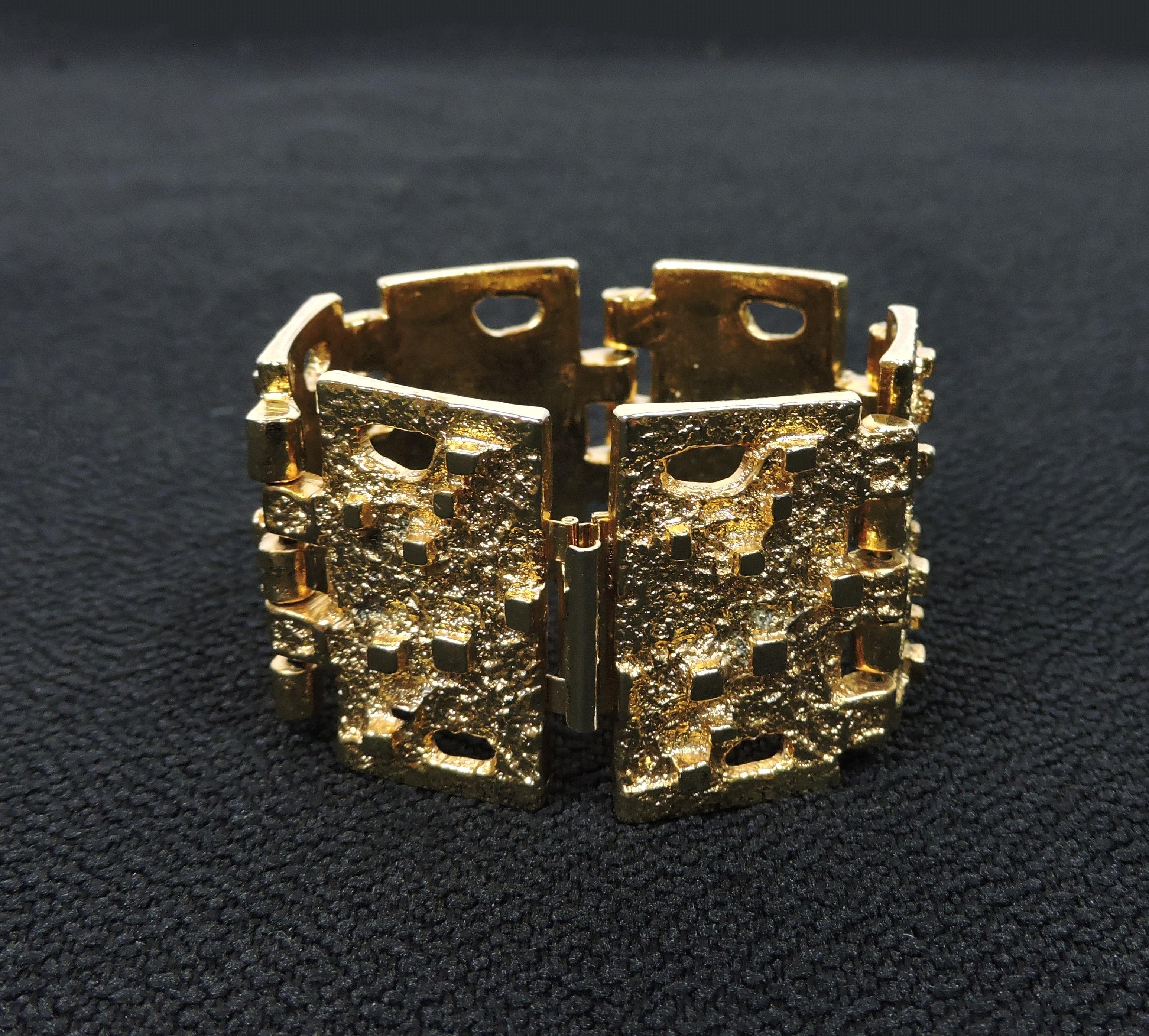 Striking and dramatic brutalist style sculptural gold tone bracelet by acclaimed Canadian jewelry artist, Robert Larin. The dimension when closed is 2.5 inches diameter. Made of hand cast pewter and signed R. Larin on the back.

From