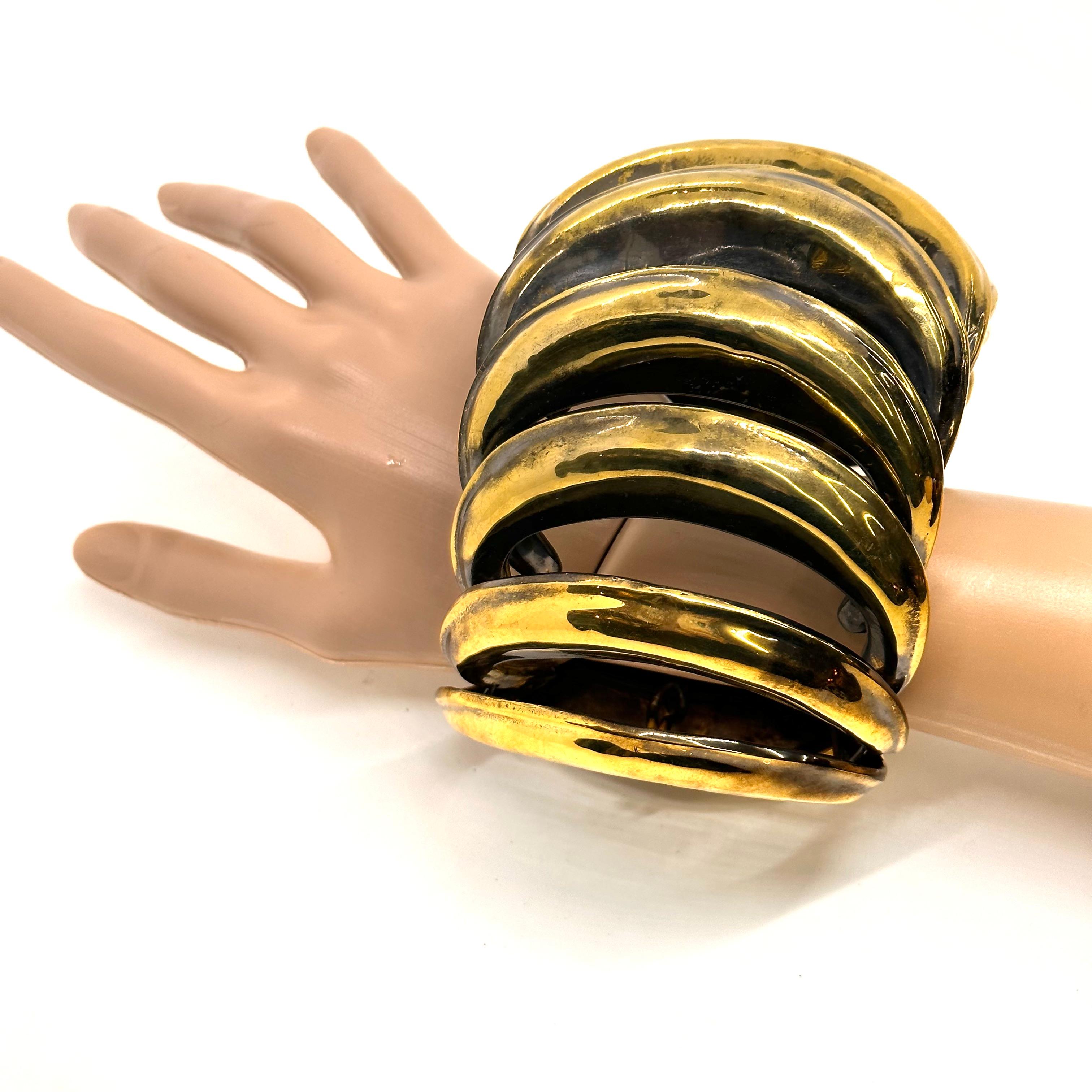 Moderno Robert Lee Morris Bangle con fibbia colossale e lucida in vendita