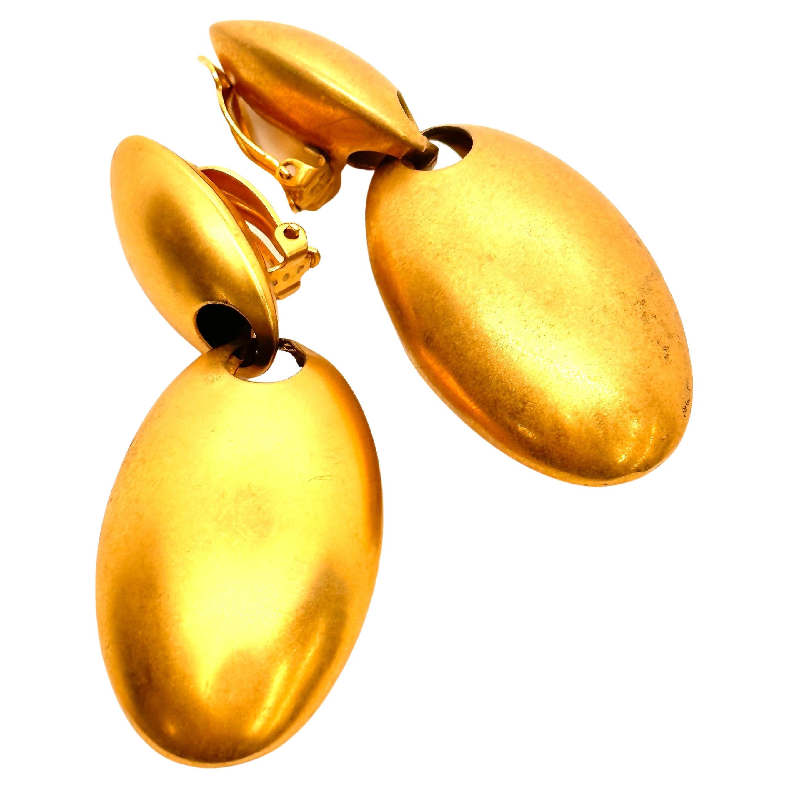 Robert Lee Morris pour Donna Karan - Boucles d'oreilles en forme d'œuf doré