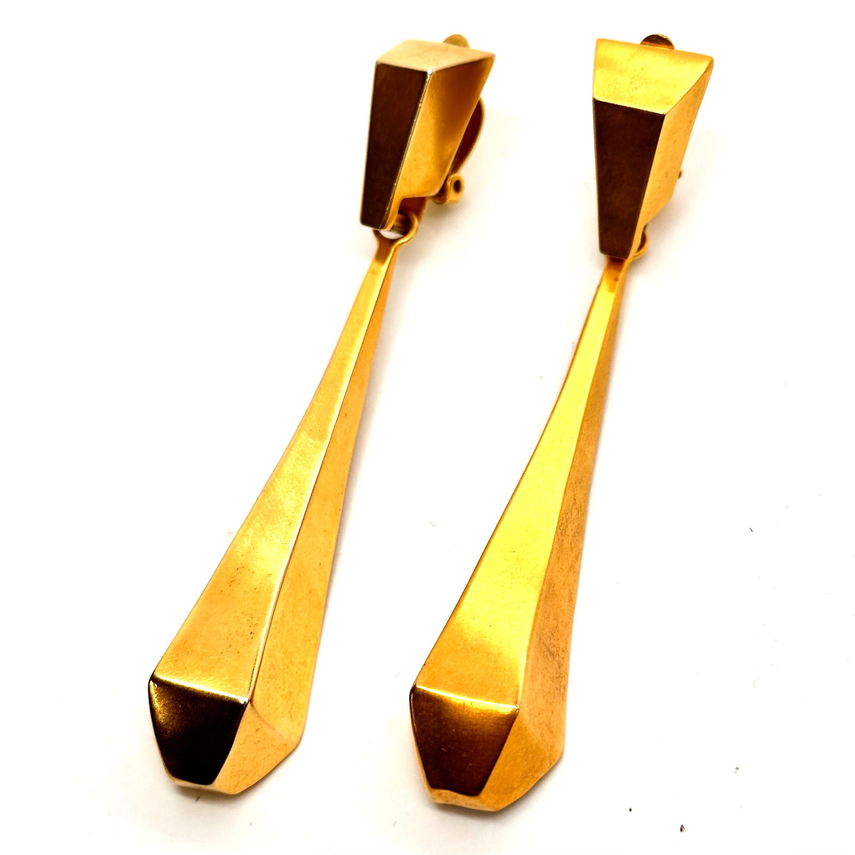 Lange geometrische Tropfenohrringe von Robert Lee Morris für Donna Karan aus Gold 1