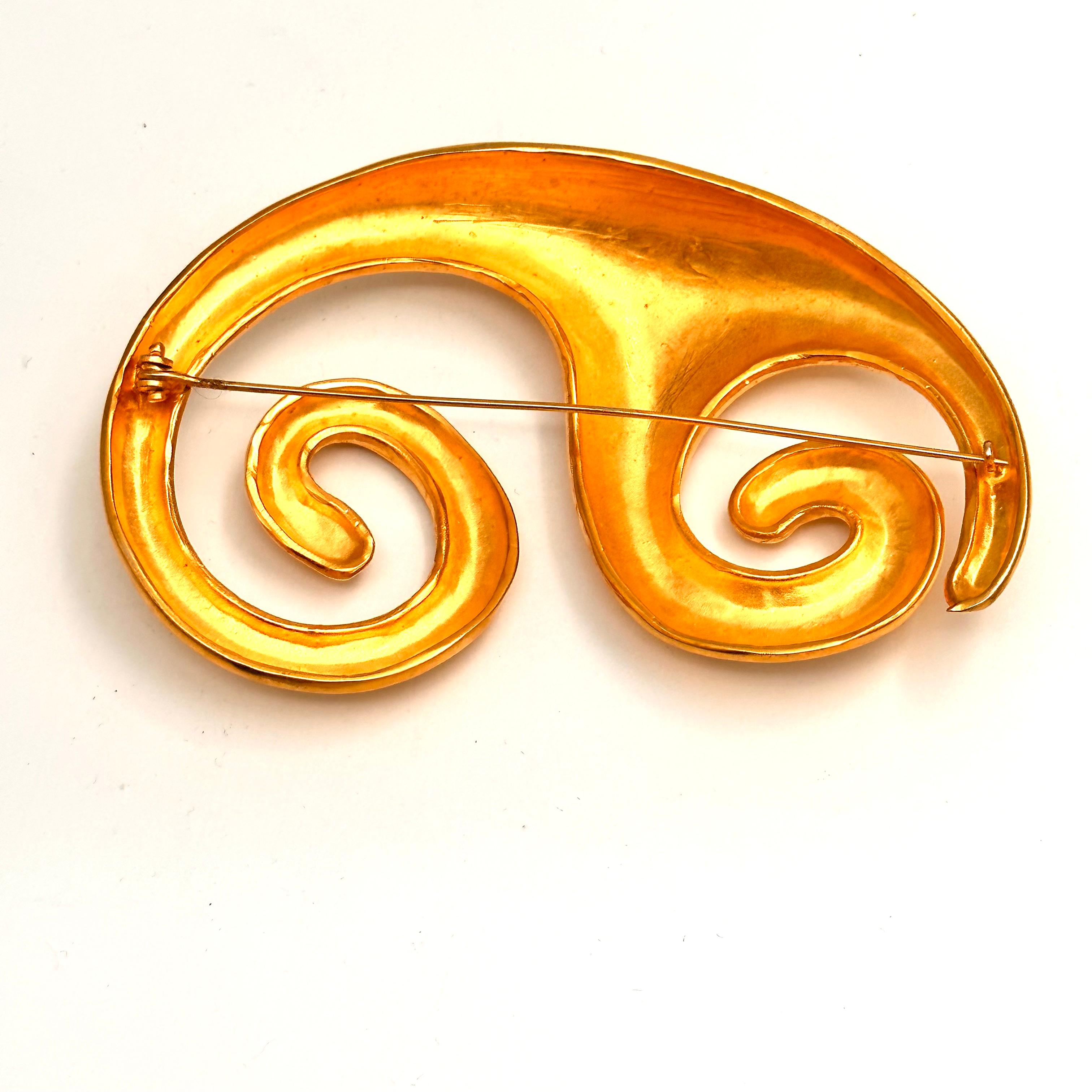 Robert Lee Morris Gilded Aardvark Brooch In Good Condition For Sale In New York, NY