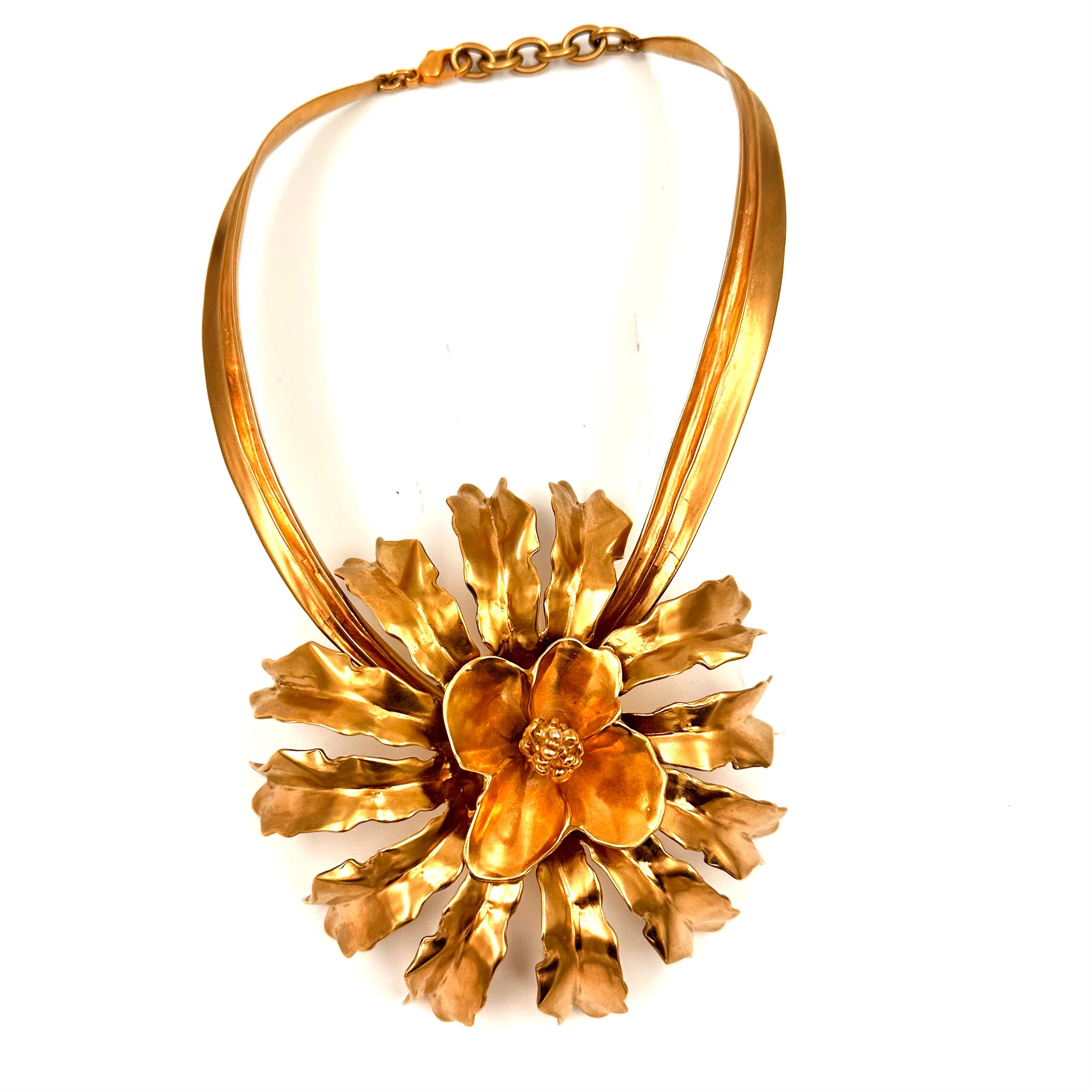 Robert Lee Morris - Collana di fiori esplosivi in ottone placcato in oro In condizioni buone in vendita a New York, NY