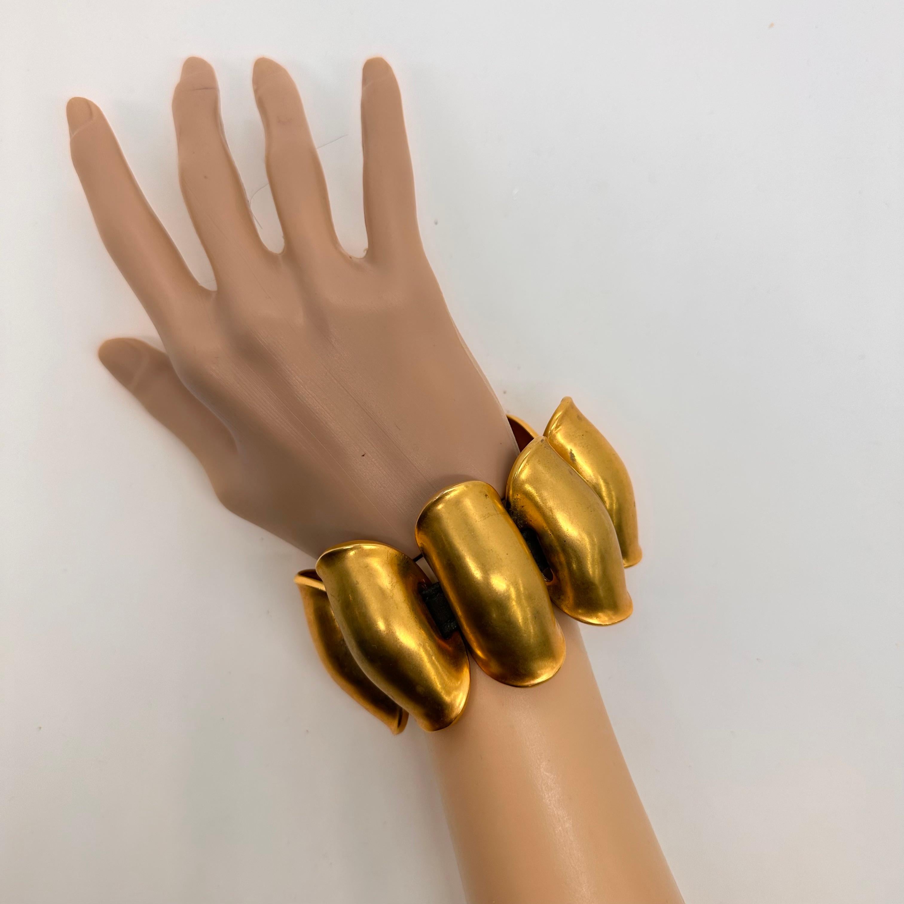 Robert Lee Morris Matte Gold Connoli Knuckle Bracelet In Fair Condition For Sale In New York, NY