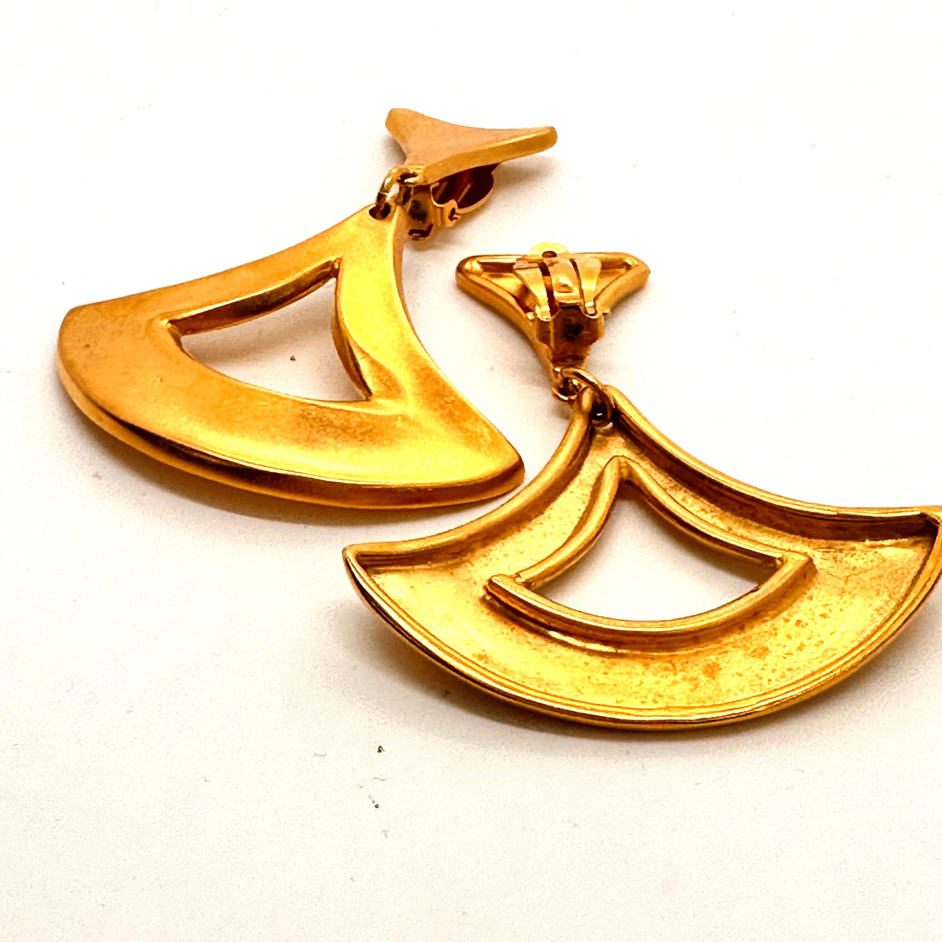 Robert Lee Morris Matte Gold Plated Wide Arc Dangling Earrings In Good Condition For Sale In New York, NY