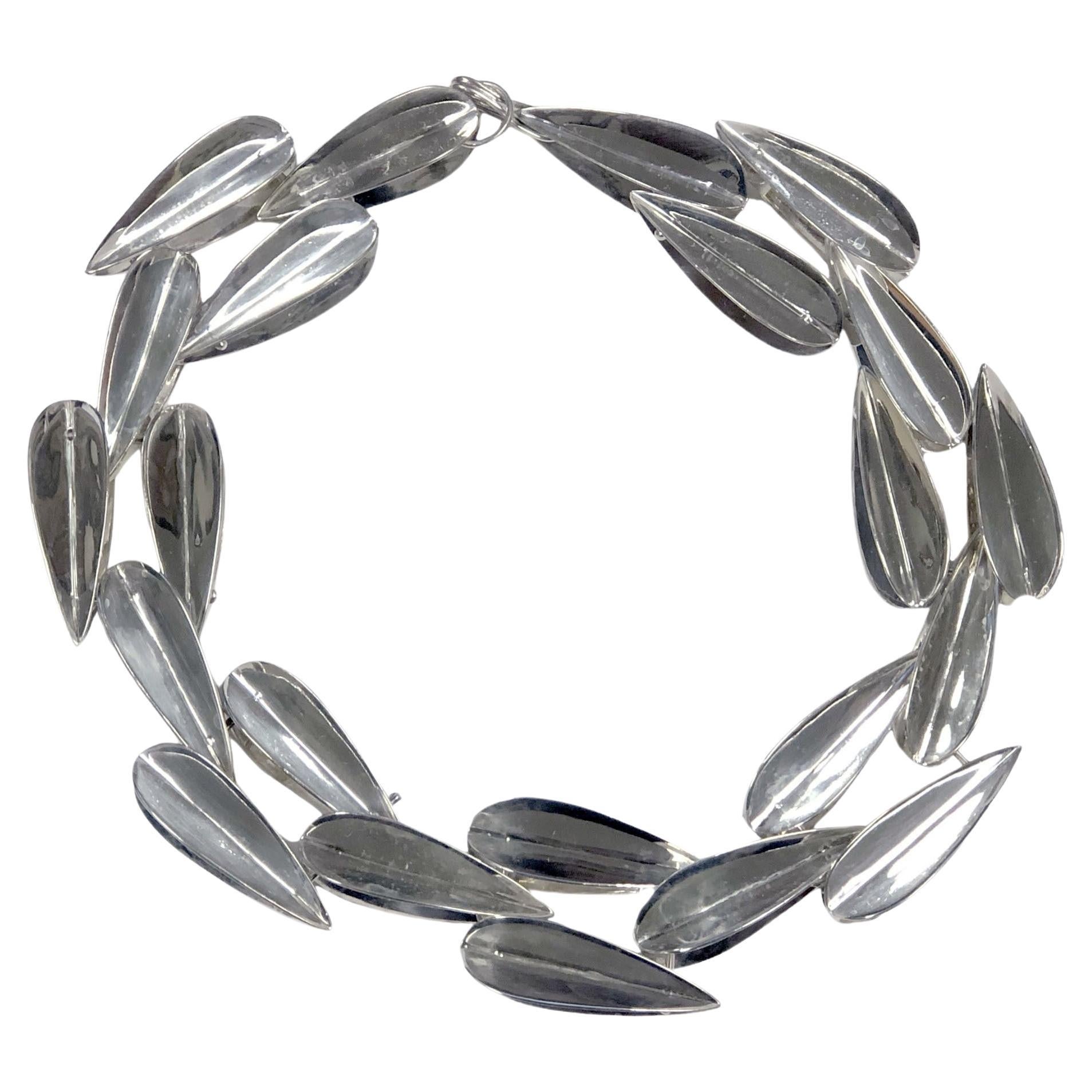 Robert Lee Morris Collar modernista de dardos de plata de ley