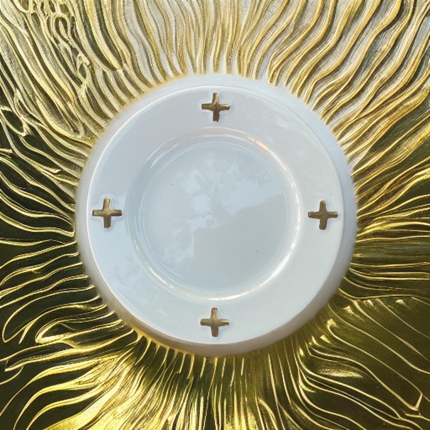 Ceramic Robert Lee Morris Set of 7 White & Gold “CAMELOT” Lunch Plates for Swid Powell  For Sale