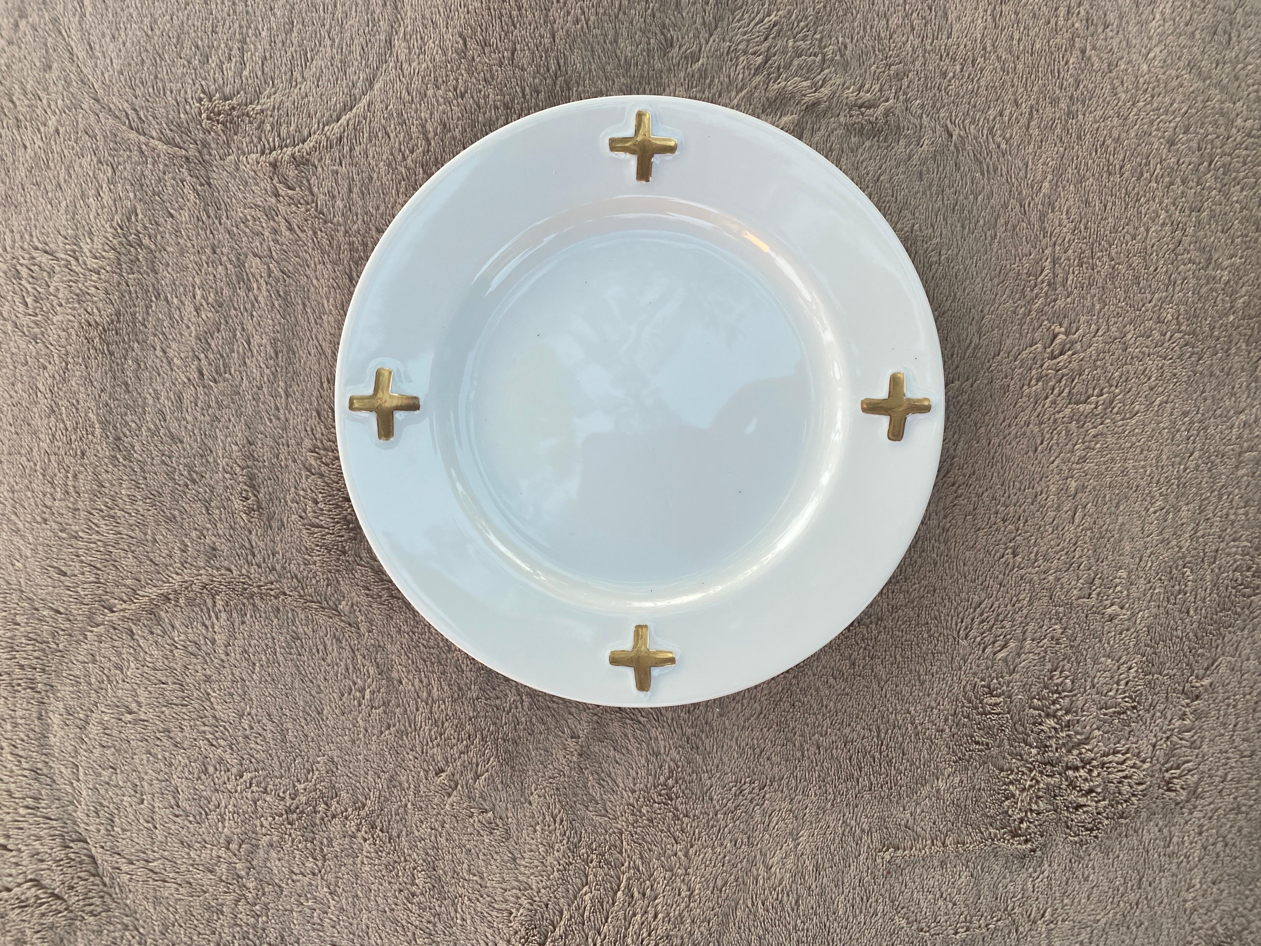 Modern Robert Lee Morris Set of 7 White & Gold “CAMELOT” Lunch Plates for Swid Powell  For Sale