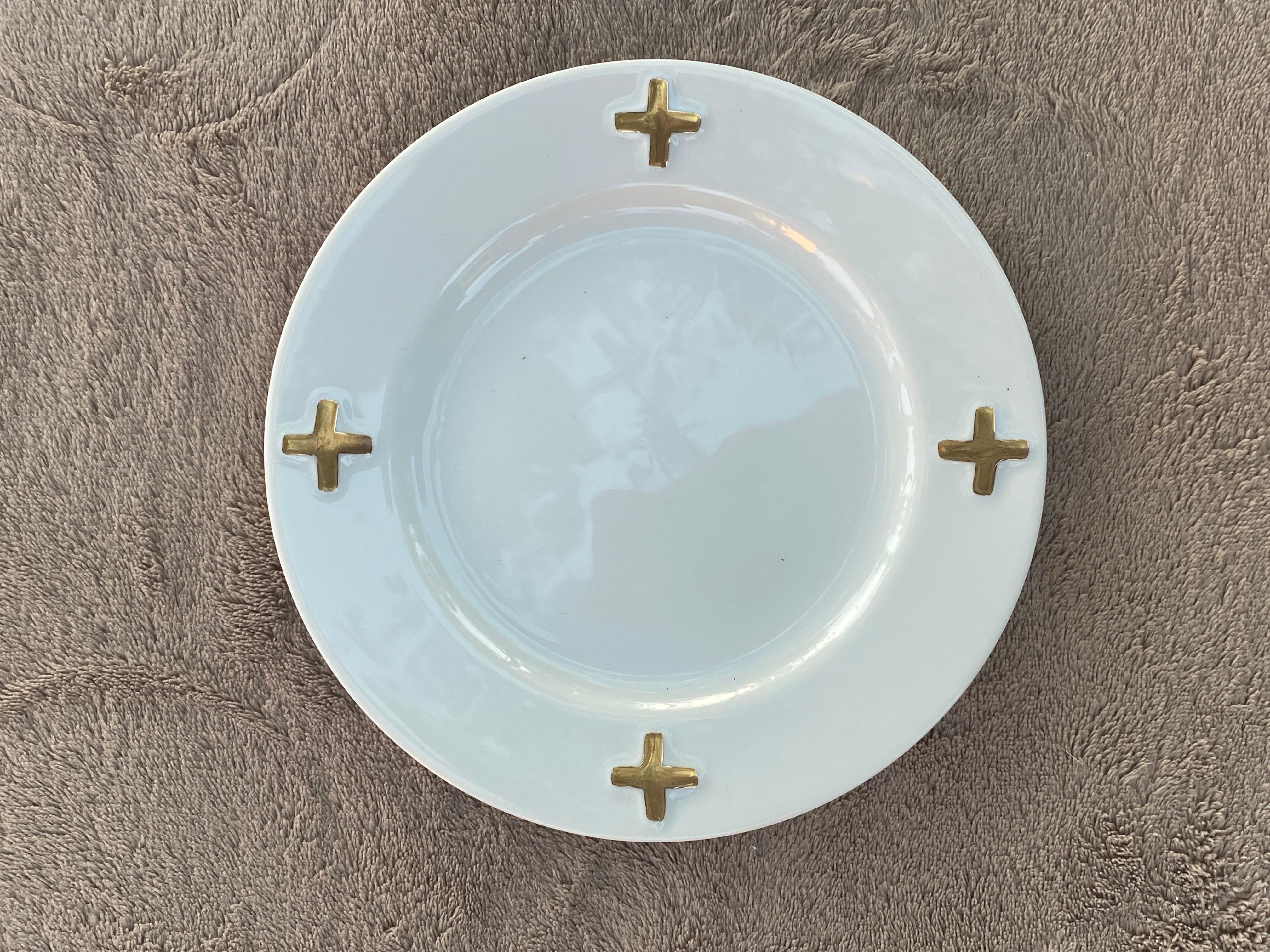 Hand-Crafted Robert Lee Morris Set of 7 White & Gold “CAMELOT” Lunch Plates for Swid Powell  For Sale