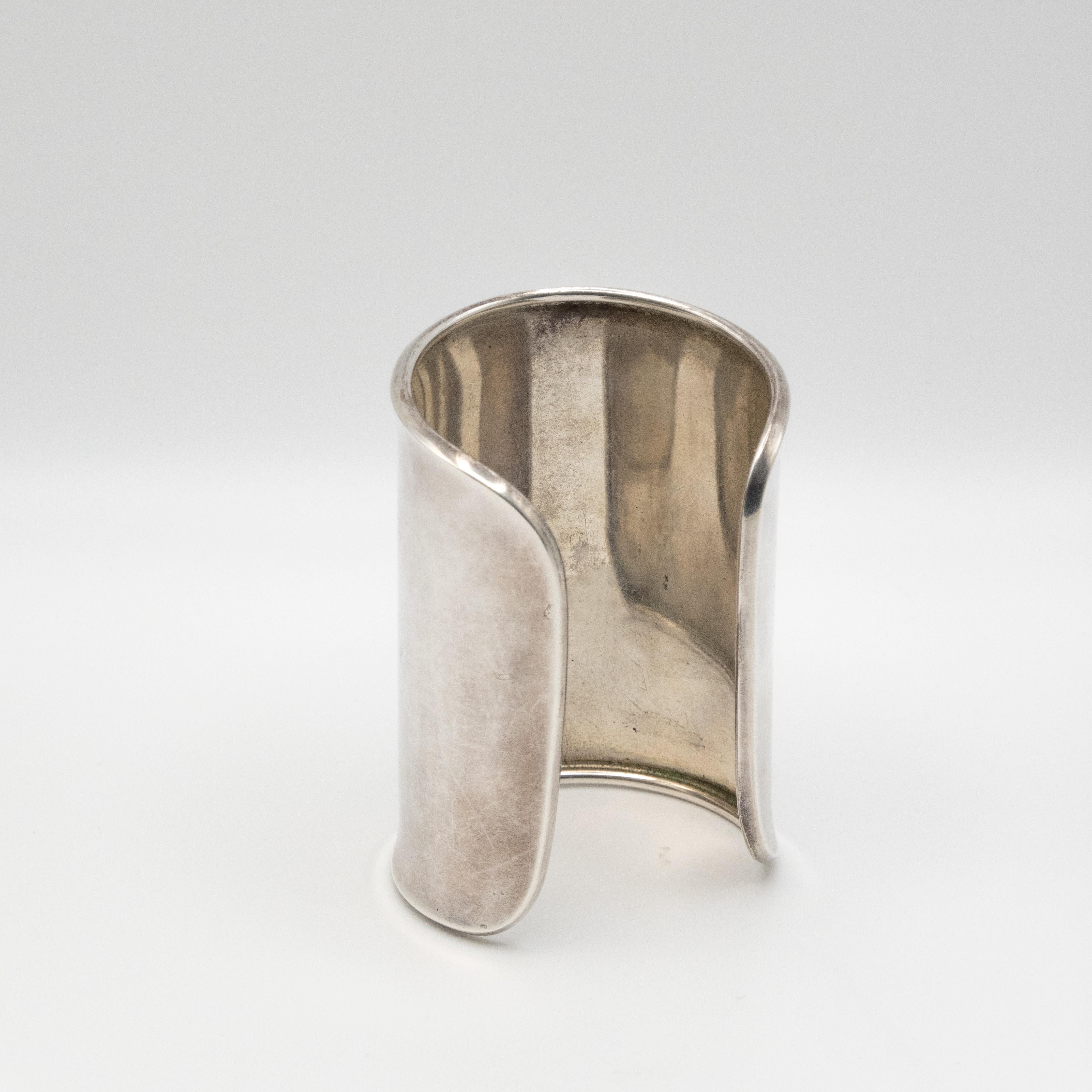 Rare Large Robert Lee Morris 925 sterling long basic cuff bangle

Cet article n'est plus en production

Prix de détail estimé : 1,800

Poids approximatif : 118,0 grammes

Mesure approximative :
 3.5