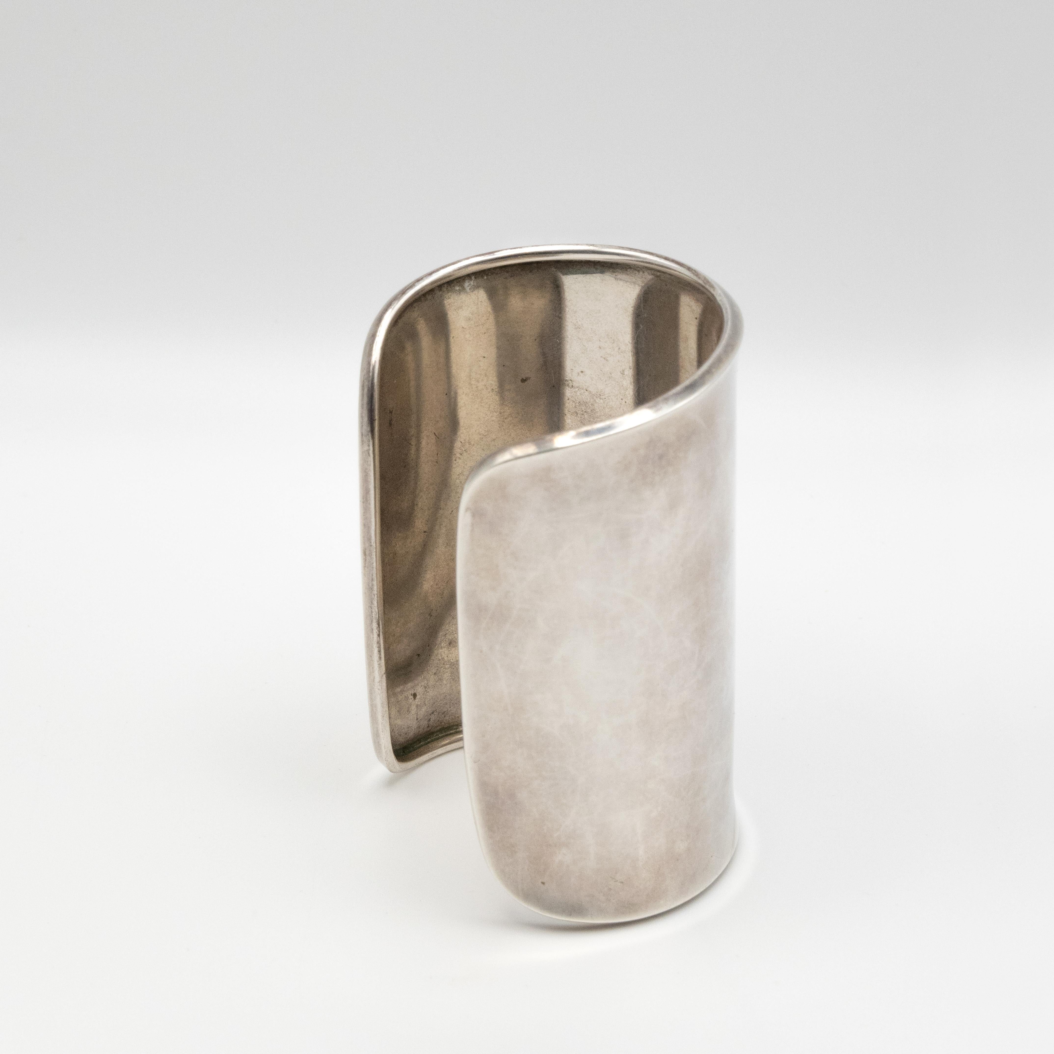 Moderne Robert Lee Morris Bracelet manchette longue en sterling en vente
