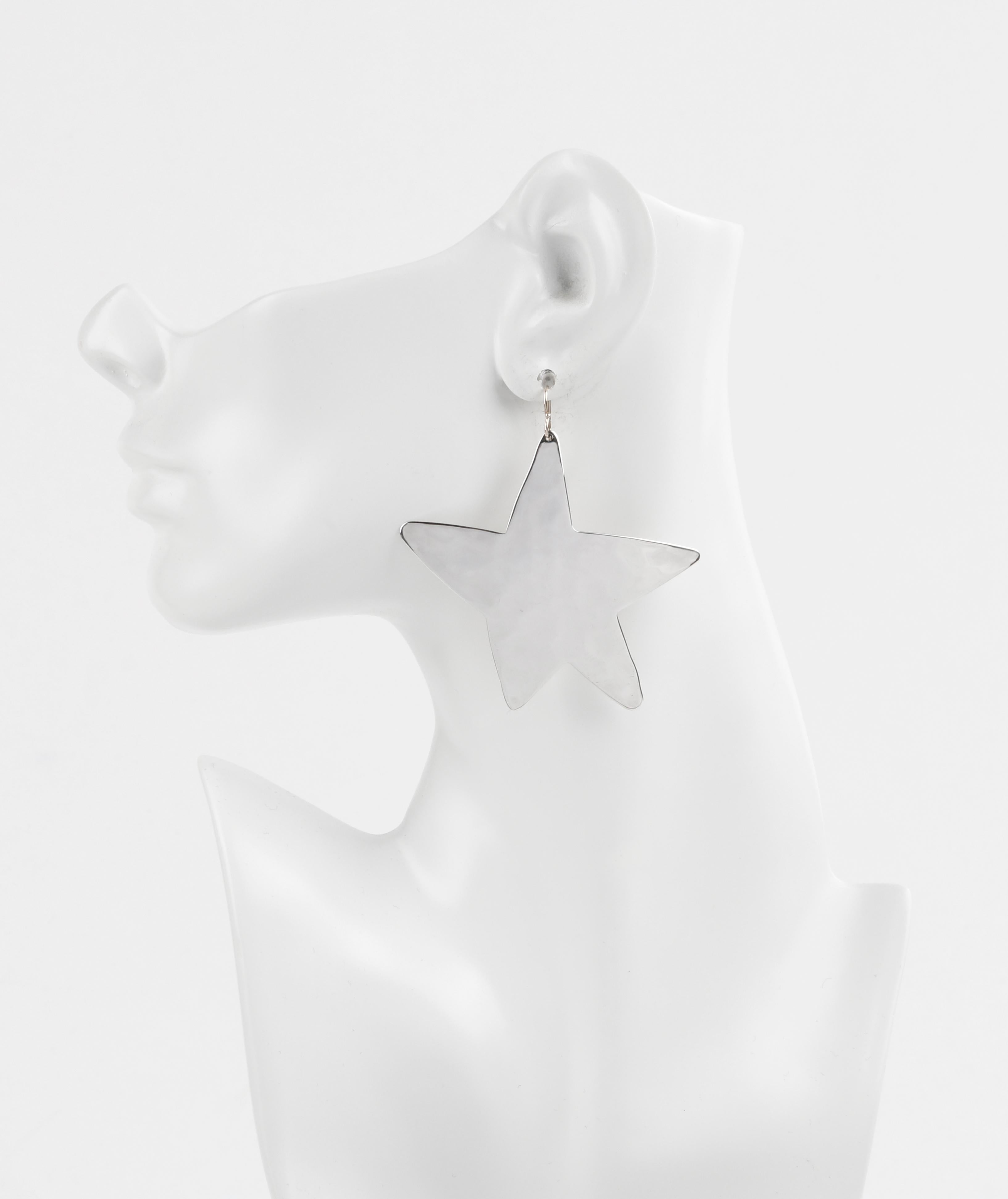 ROBERT LEE MORRIS Sterling Silver Andy Warhol Quote Stamped Star Large Drop Earrings
 
Brand / Manufacturer: Robert Lee Morris 
Collection: Andy Warhol Collection
Style: Drop earrings
Color(s): Silver
Marked Material: ‘“925” Sterling silver
Unmarked