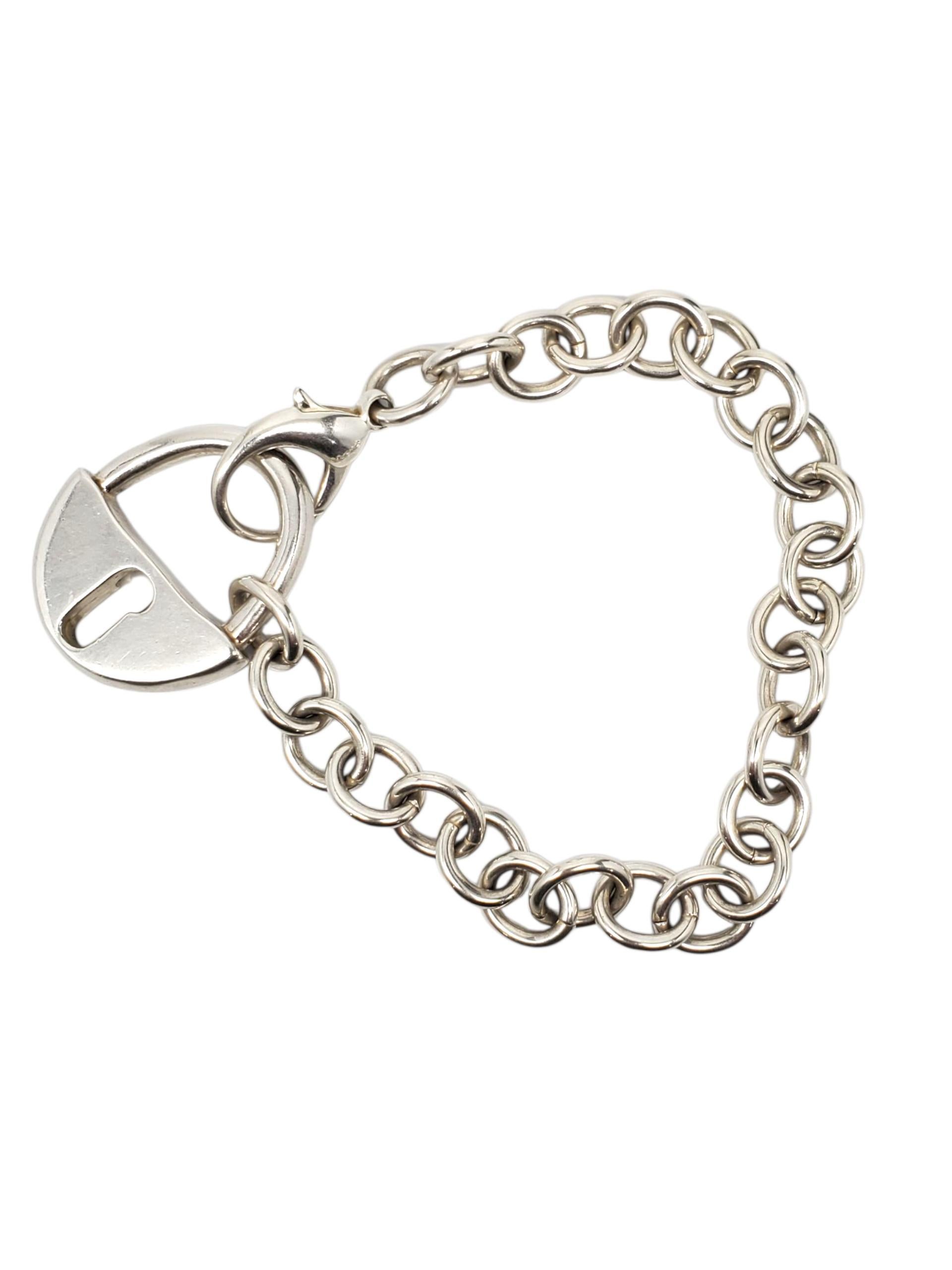 Robert Lee Morris - Bracciale con lucchetto in argento 925 -

Questo audace bracciale in argento sterling di RLM Studio presenta un design a maglie rotonde e un moderno charm a forma di lucchetto con chiusura a moschettone.

Dimensioni: 7 1/4
