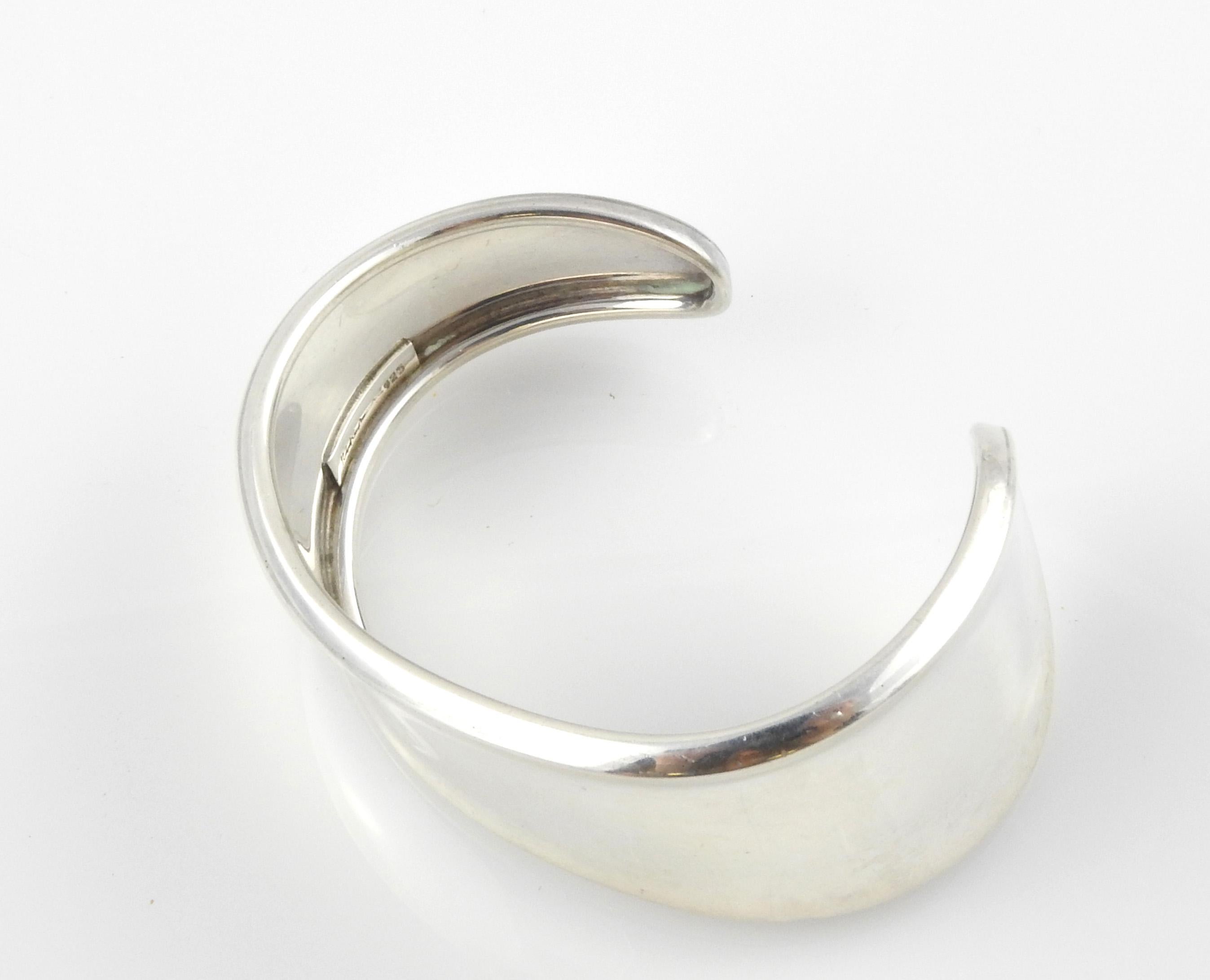 Robert Lee Morris Sterling Silver Rolled Edge Slip on Cuff Bracelet In Good Condition In Washington Depot, CT