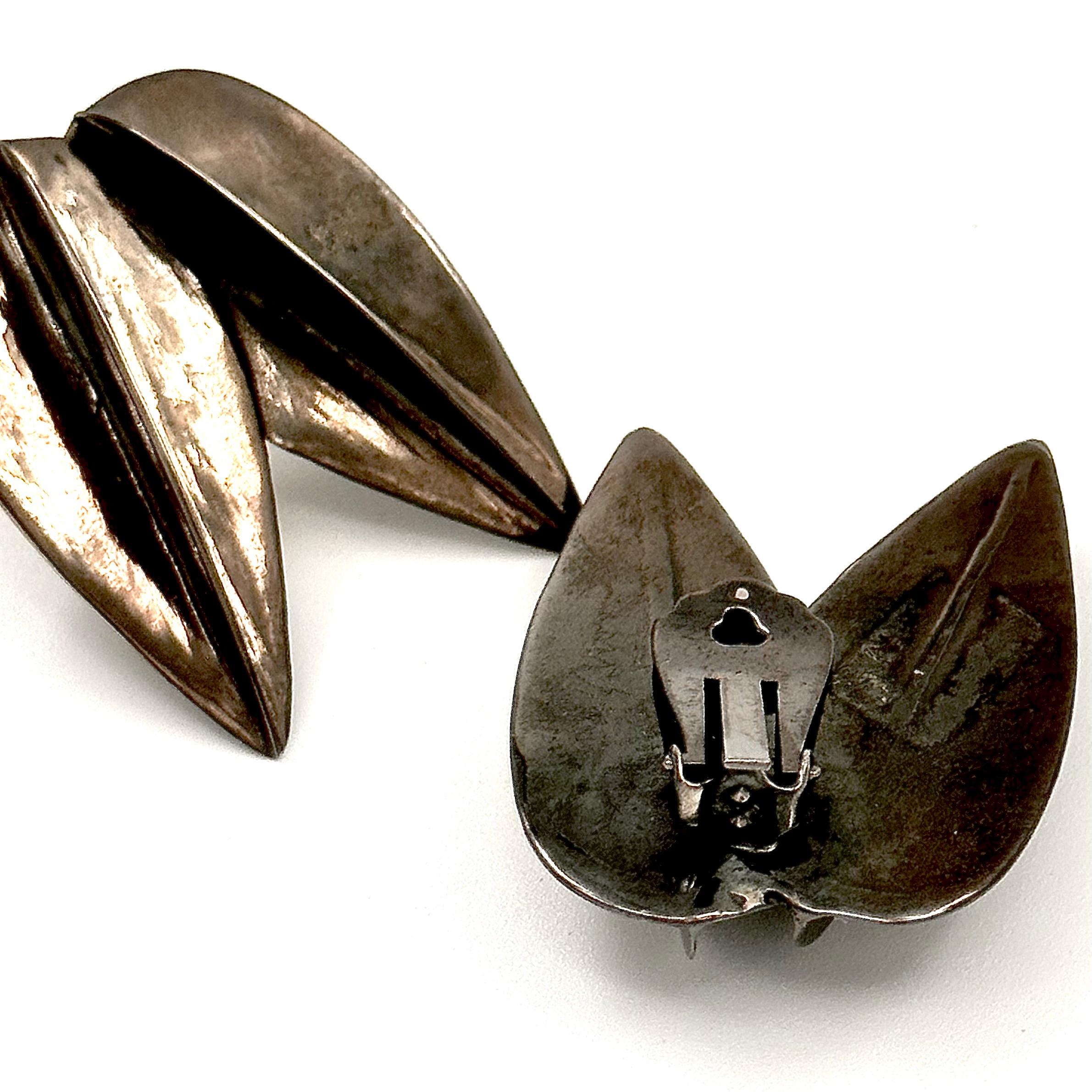 Women's Robert Lee Morris Wabi Sabi Collection, Black Double Dart Button Earrings For Sale