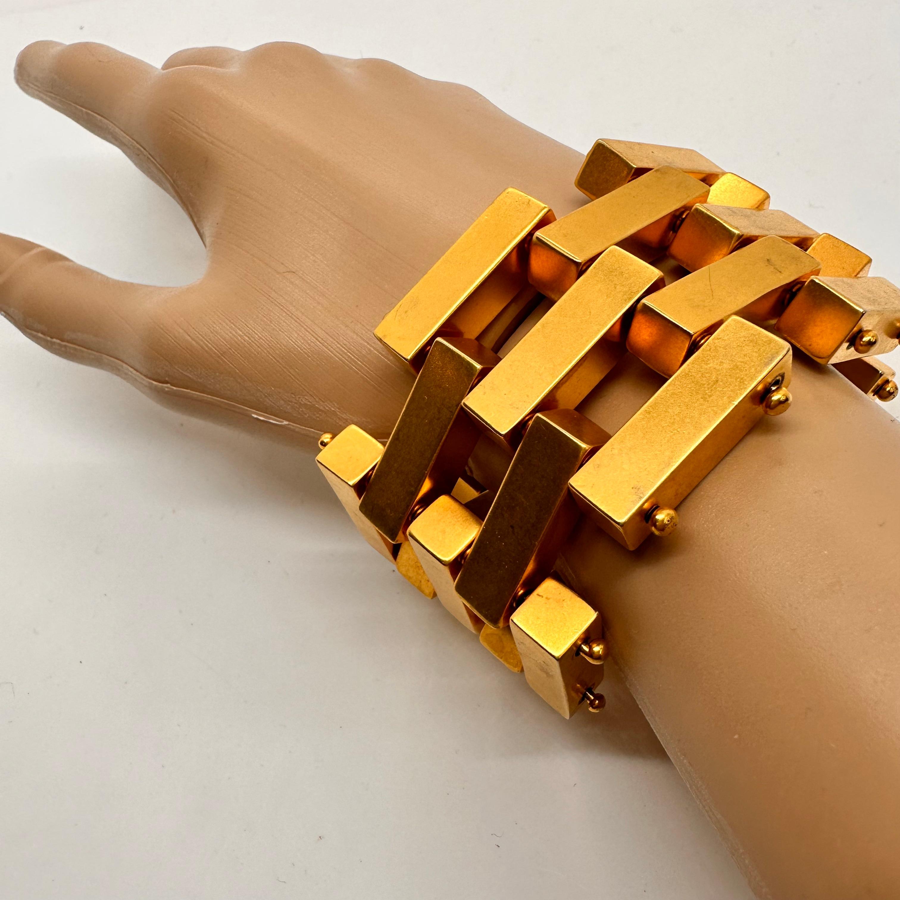 Robert Lee Morris Wide Matte Gold 2x3 Bar Link Bracelet In Good Condition For Sale In New York, NY