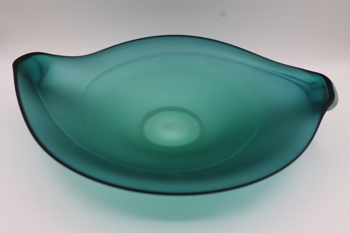 Biomorphes en verre dépoli signé et soufflé à la main dans un bol par Robert Thevin en vente 6
