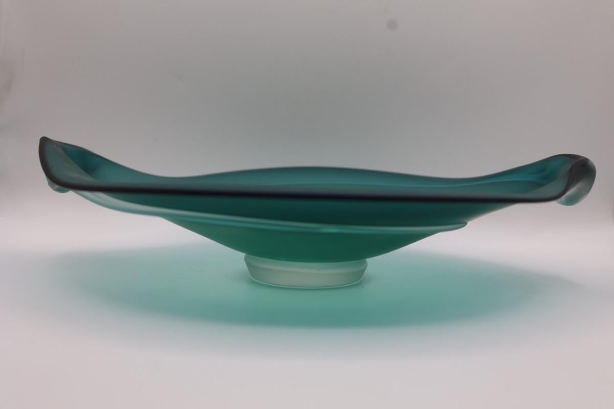 Biomorphes en verre dépoli signé et soufflé à la main dans un bol par Robert Thevin en vente 5