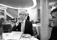Robert Levin, "Andy Warhol fuma al Pierre Hotel 1981", stampa, 2015