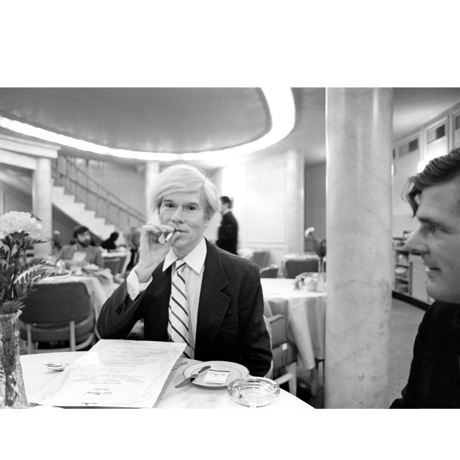 Robert Levin, ""Andy Warhol Smokes at the Pierre Hotel 1981", Druck, 2015