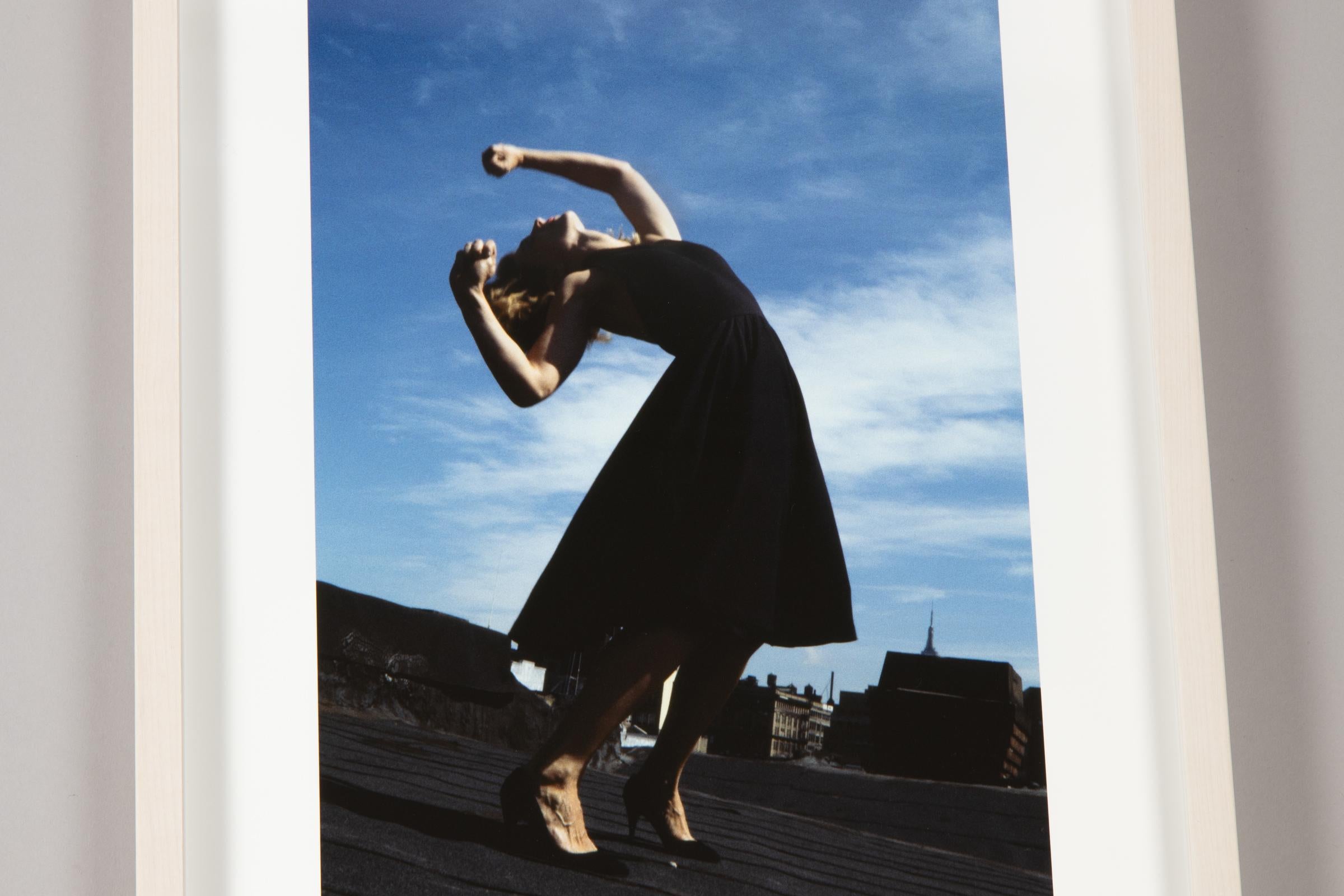 Robert Longo, Janet (aus Men in the Cities) – signierte Fotografie im Angebot 3