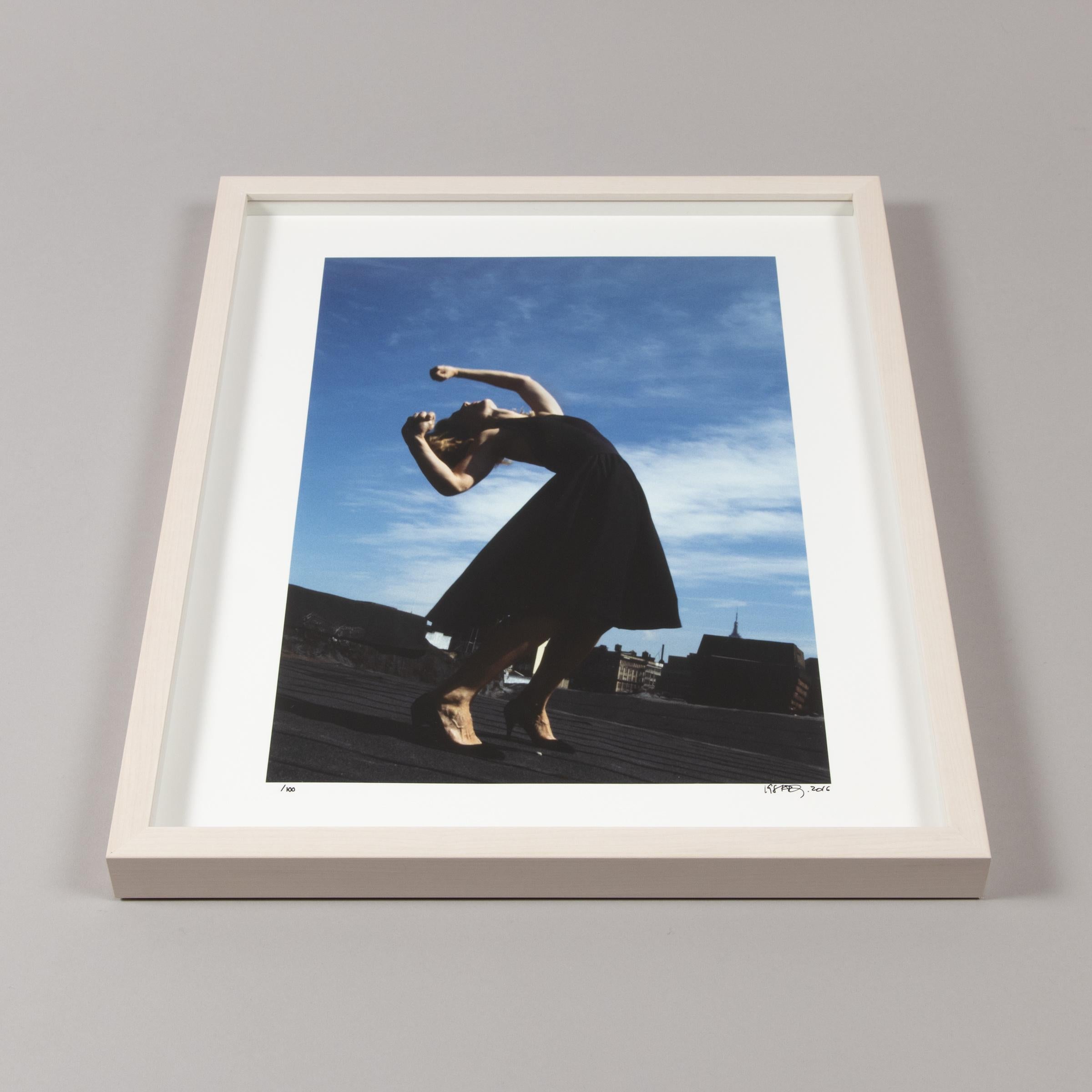 Robert Longo, Janet (aus Men in the Cities) – signierte Fotografie im Angebot 5