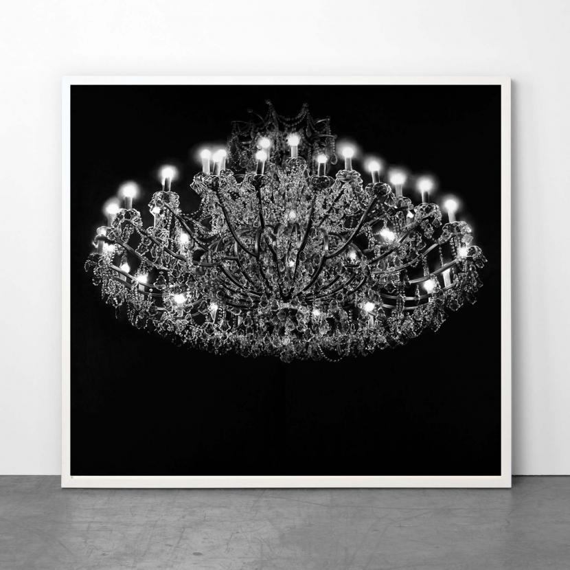 Figurative Print Robert Longo - Lustre en cristal contemporain - XXIe siècle, imprimé, édition limitée, noir 