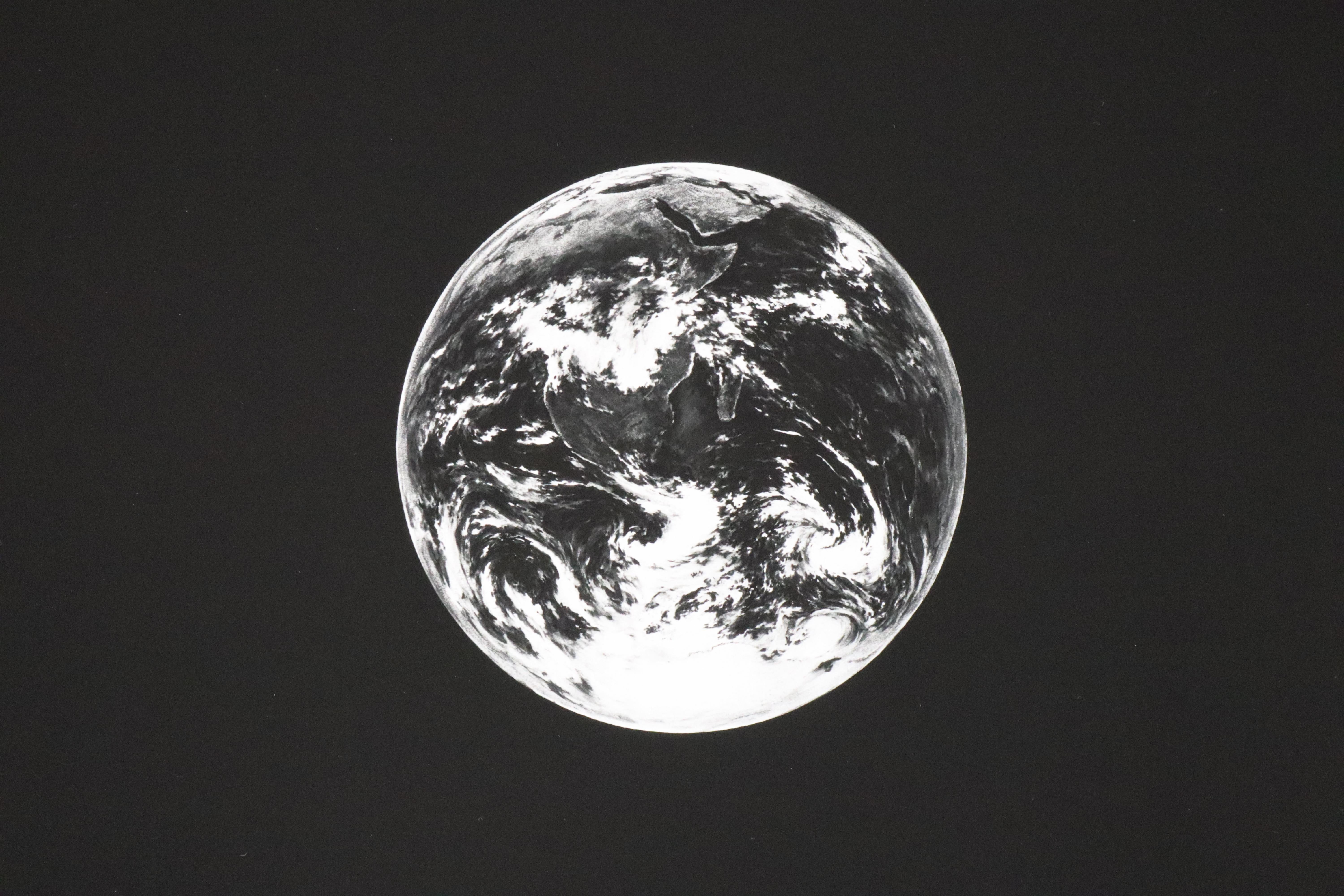 Robert Longo, Cindy ed Eric (portafoglio)
Terra
2017
Stampa a pigmenti d'archivio
45.7 × 45.7 cm
(18 × 18 pollici)
Firmato e numerato
Edizione di 15 esemplari
In ottime condizioni

NOTA BENE: I numeri di edizione potrebbero variare rispetto a quelli