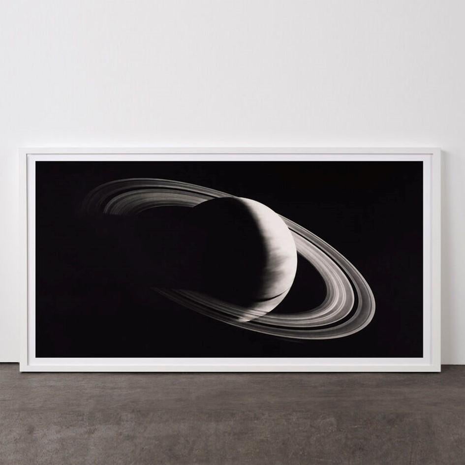 Sans titre (Saturn) - Contemporain, 21e siècle, édition limitée, impression pigmentaire - Print de Robert Longo
