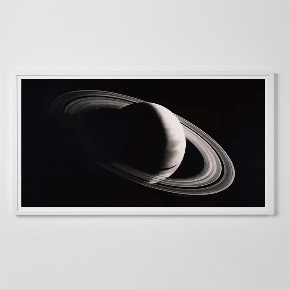 Sans titre (Saturn) - Contemporain, 21e siècle, édition limitée, impression pigmentaire - Photoréalisme Print par Robert Longo