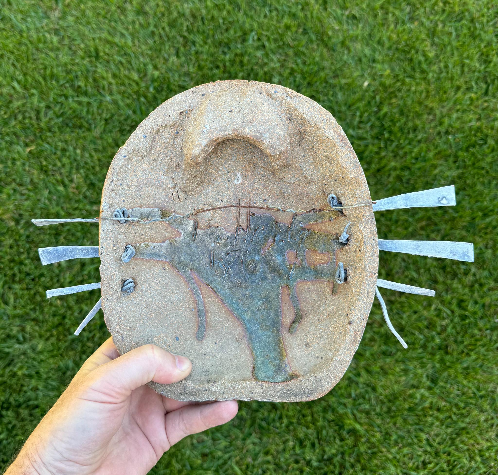 Robert M. Hardy Wall Hanging Ceramic Mask Sculpture, California circa 1979 In Good Condition For Sale In San Juan Capistrano, CA