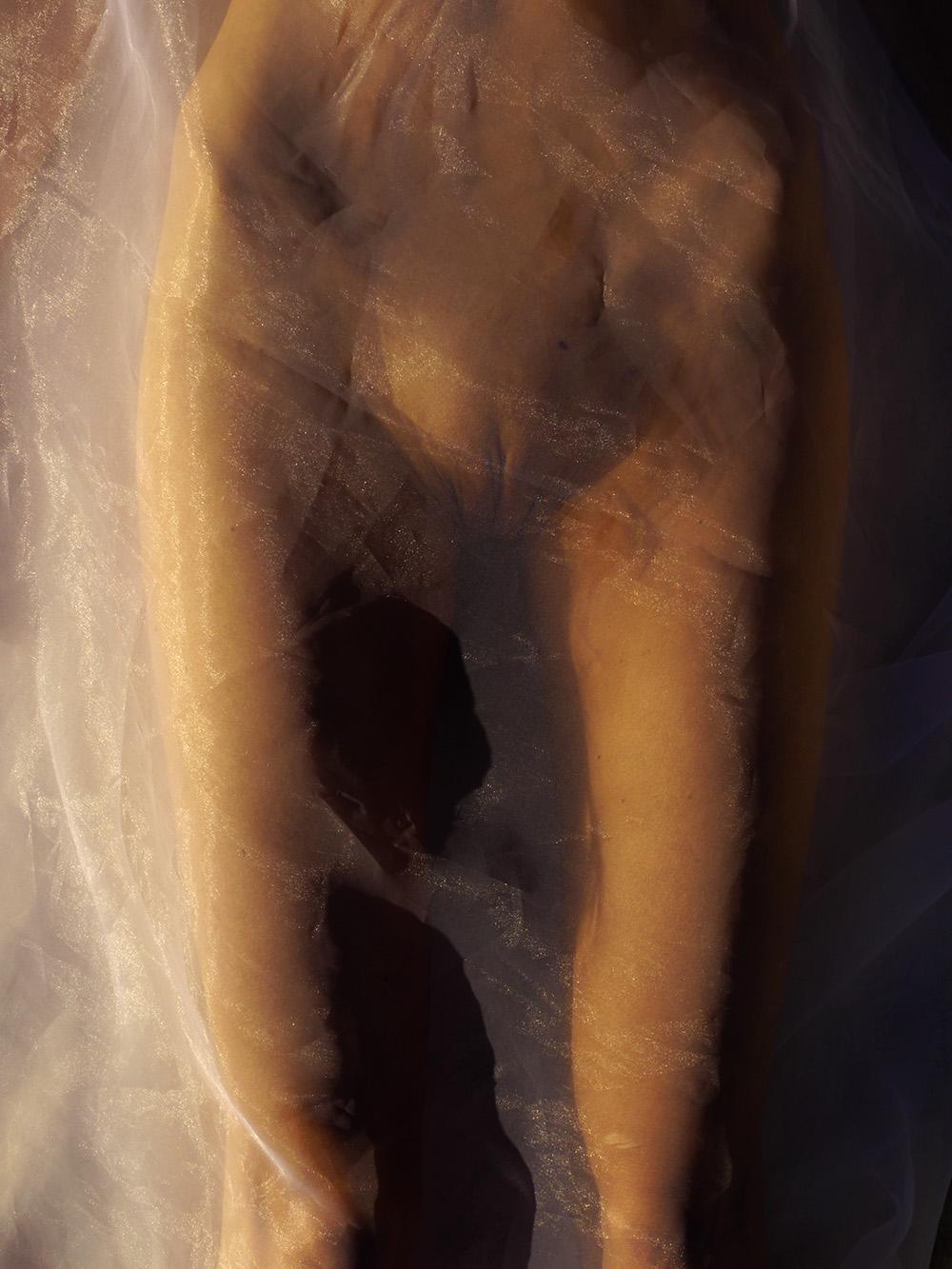"Serie Envuelta Sin Título nº 37" Fotografía 42 x 28 pulg Ed. 1/10 de Robert Mack