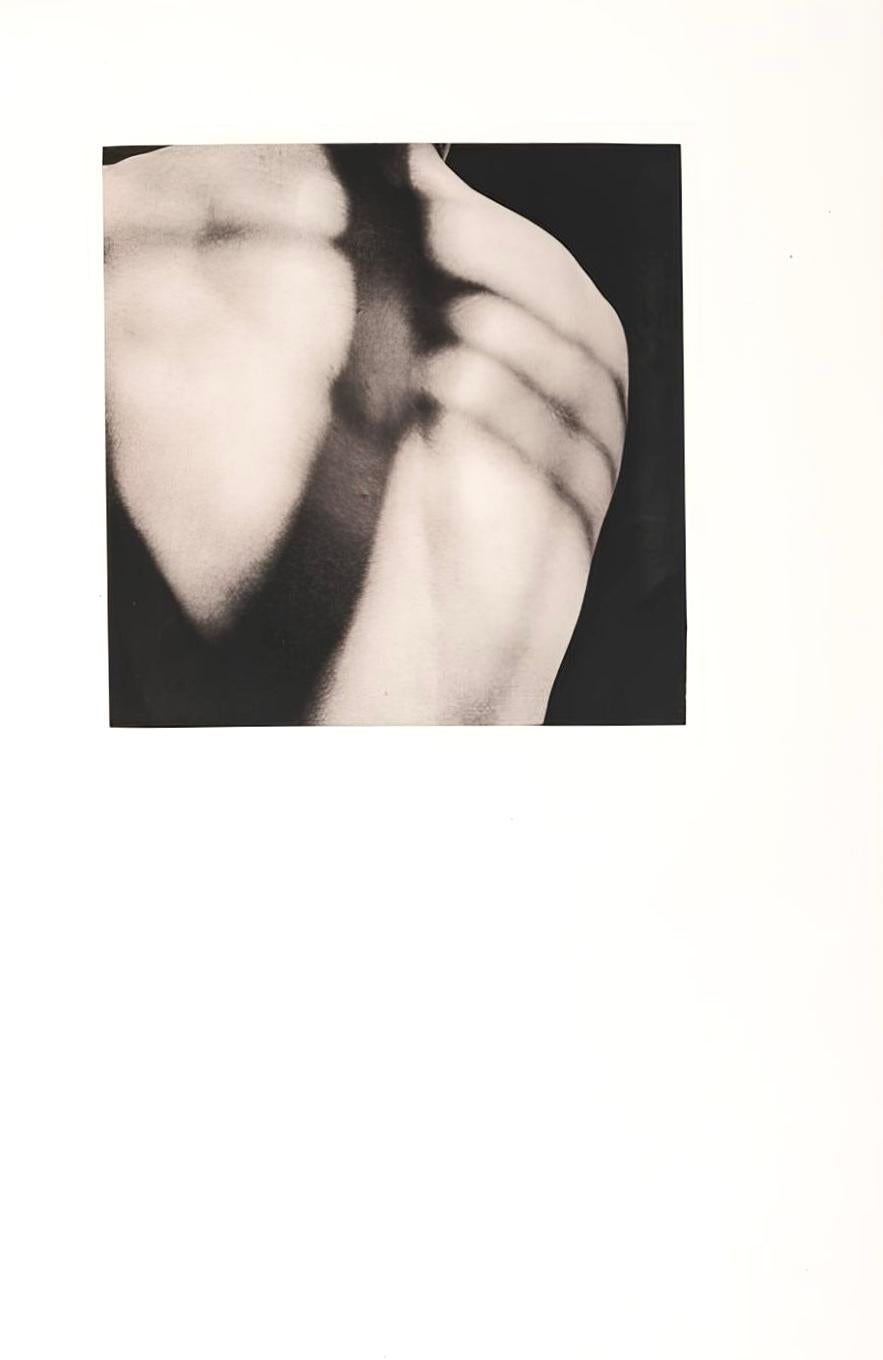 Photogravure on papier gravure Cartiere Enrico Magnani à la main, mounted on papier Cartiere Enrico Magnani à la main moulé-pressé paper, as issued. Inscription: unsigned and unnumbered, as issued. Paper Size: 11.5 x 7.75 inches; Photogravure size: