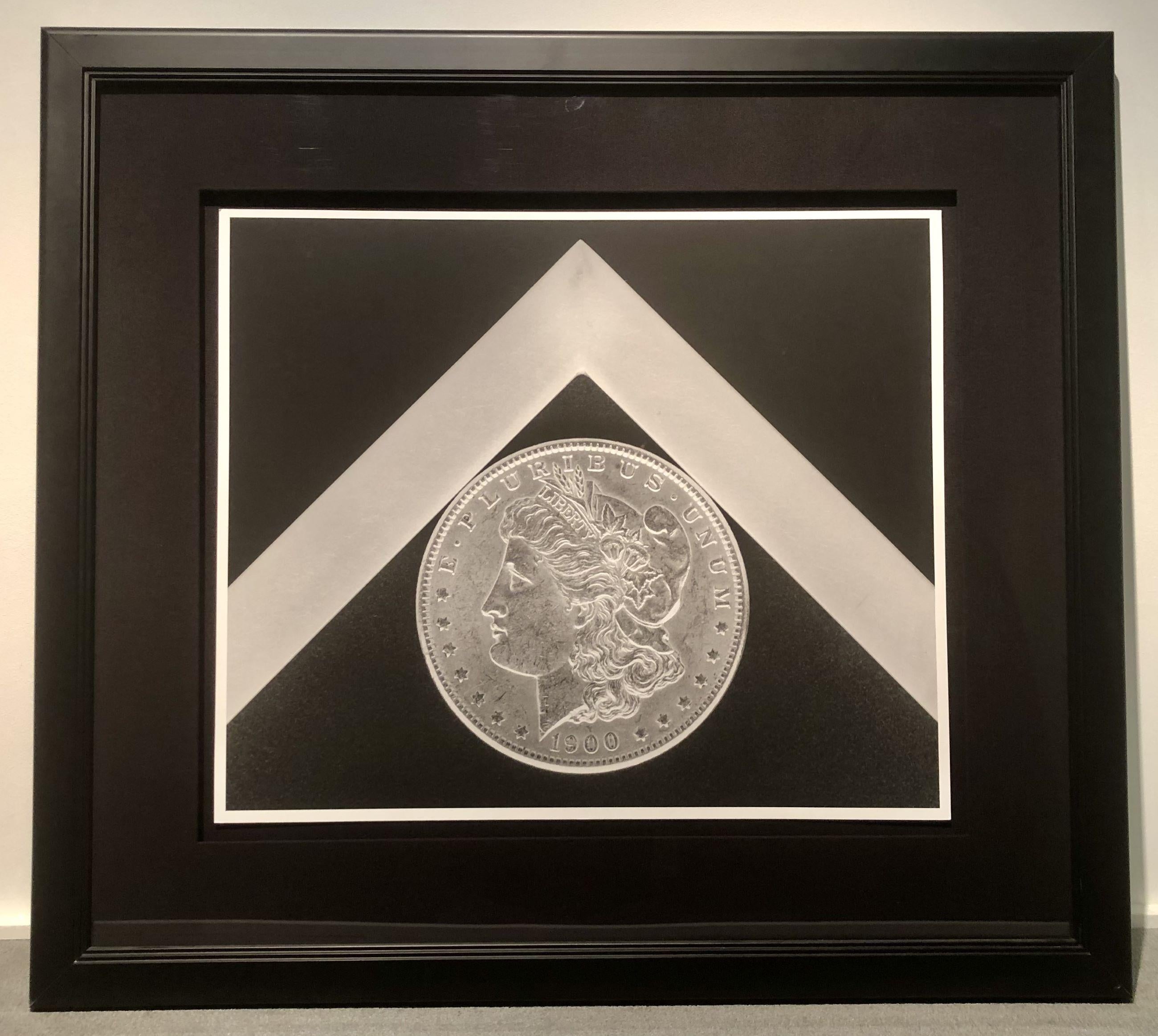 Dólar de plata - Still-Life Print Negro de Robert Mapplethorpe