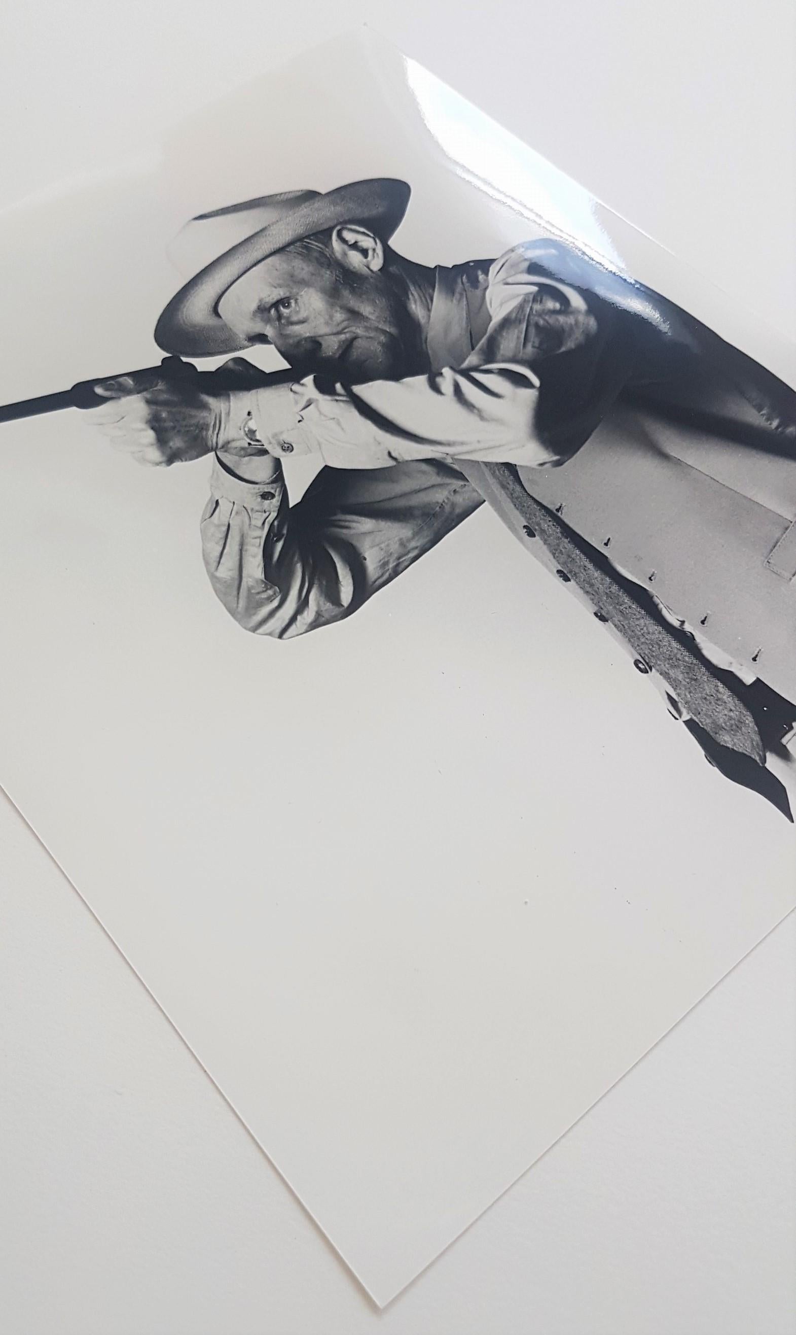 William S. Burroughs (estampillé) (~30% DE RÉDUCTION SUR LE PRIX DE LISTE, DURÉE LIMITÉE) - Modernisme américain Photograph par Robert Mapplethorpe