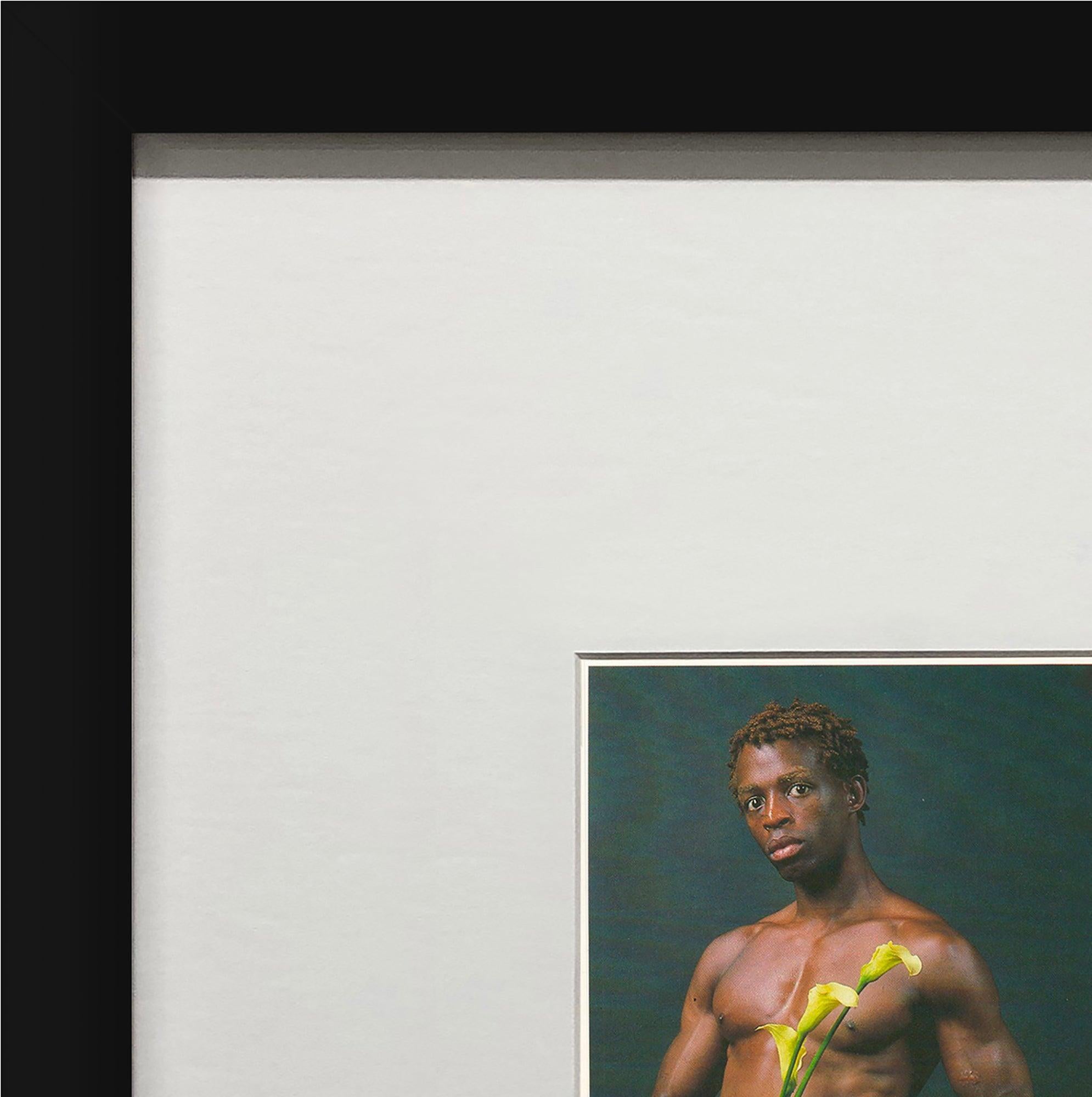 Robert Mapplethorpe 'Dennis Speight avec des lys' 1993 en vente 2
