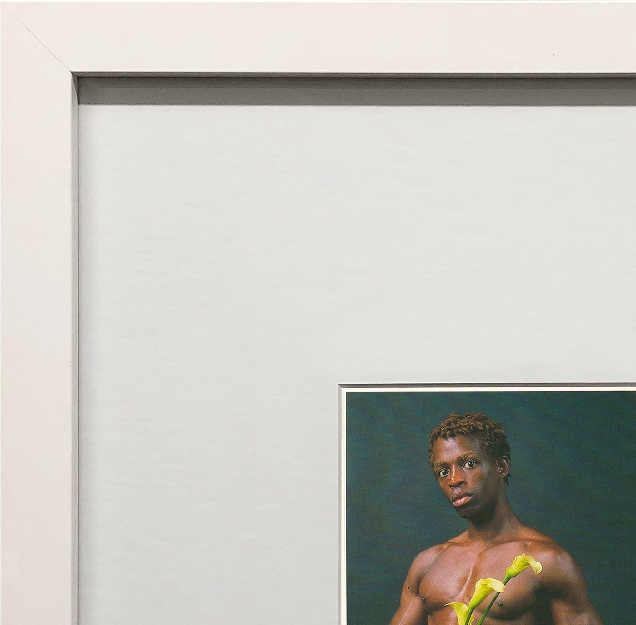 Robert Mapplethorpe 'Dennis Speight avec des lys' 1993 en vente 2