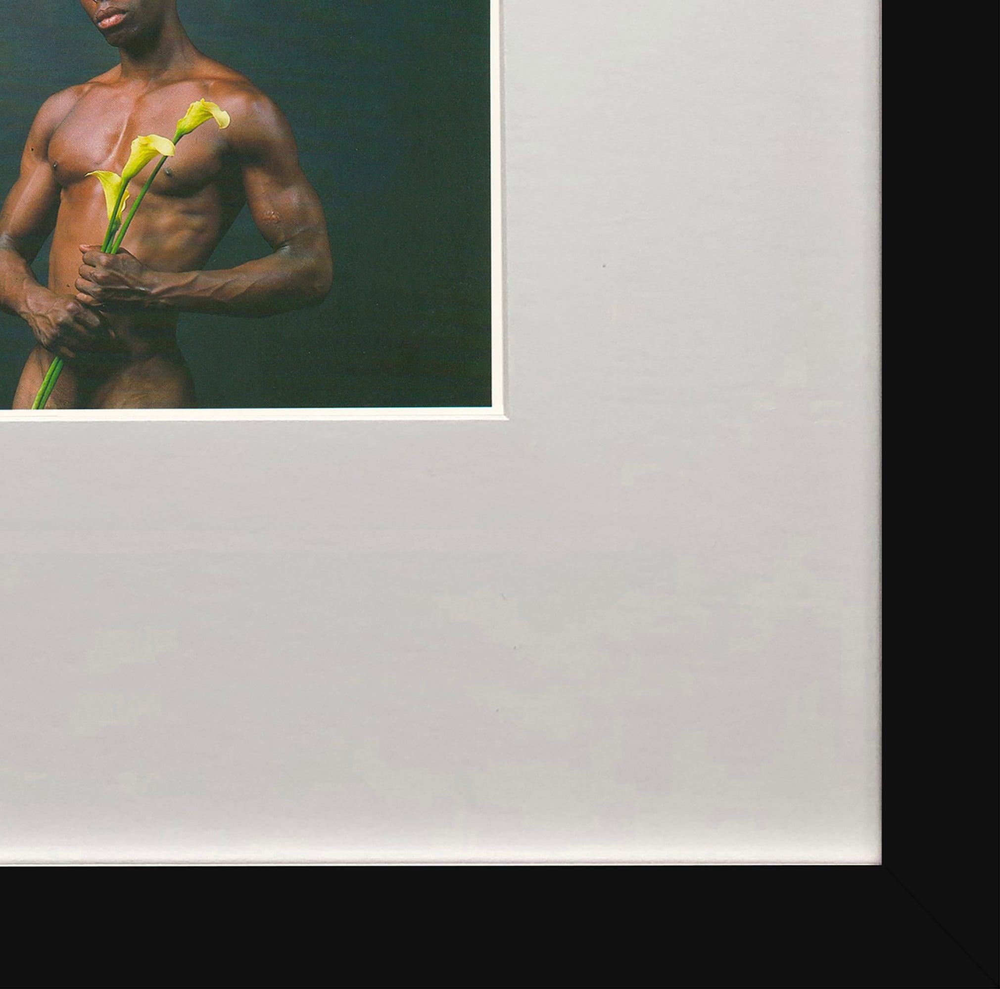 Robert Mapplethorpe 'Dennis Speight avec des lys' 1993 en vente 3