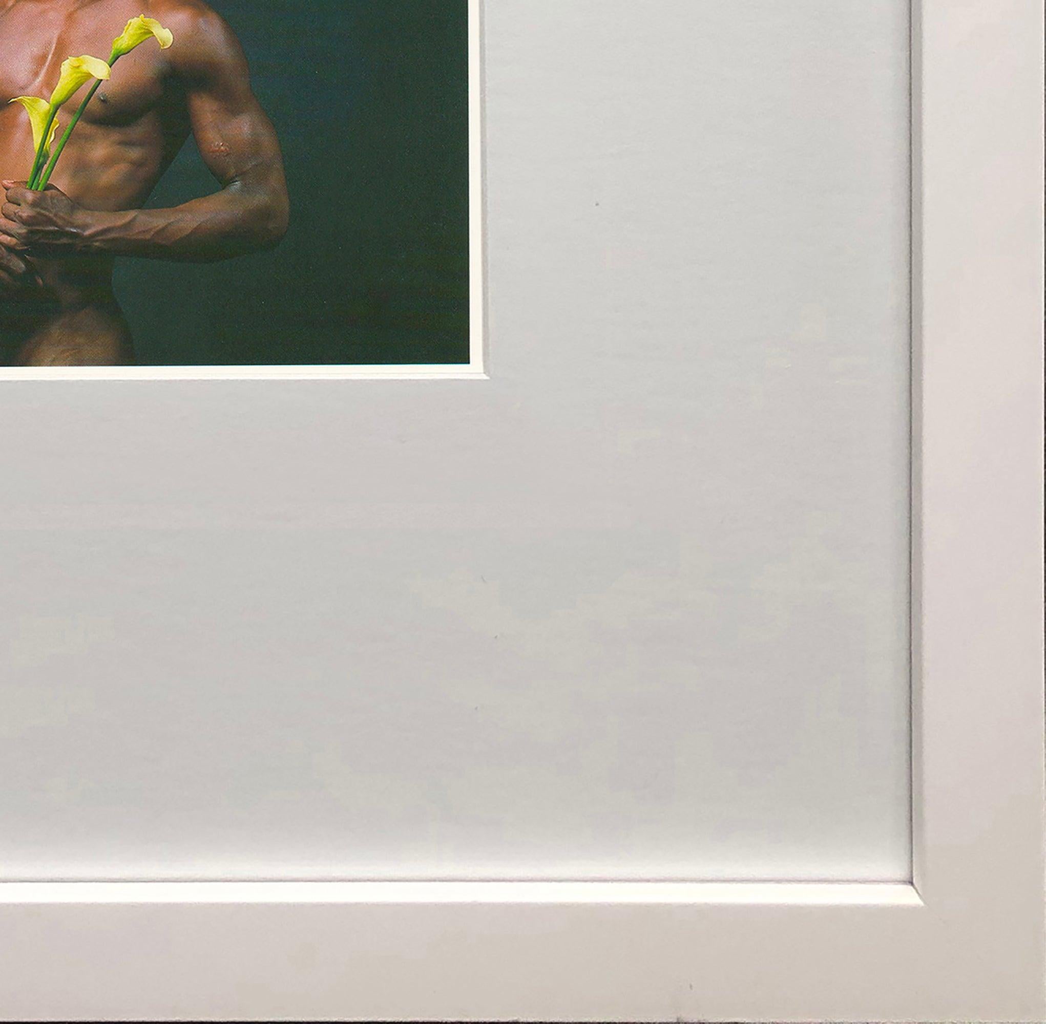 Robert Mapplethorpe 'Dennis Speight avec des lys' 1993 en vente 3