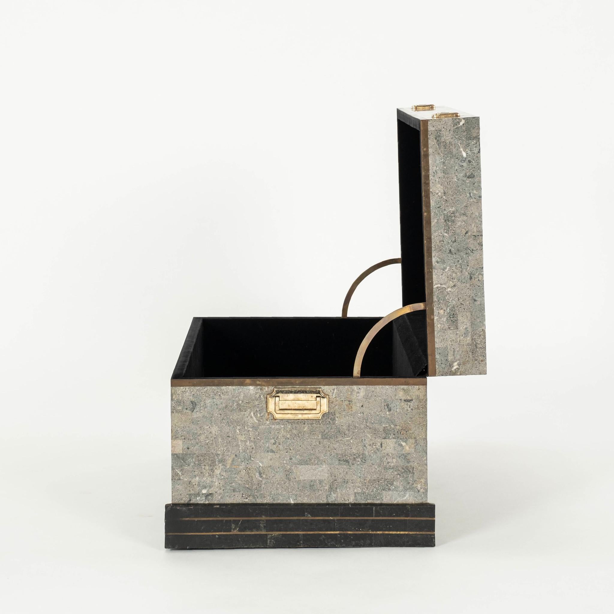 20ième siècle Robert Marcius Casa Bique Coffre en pierre taupe gris tessellé en vente
