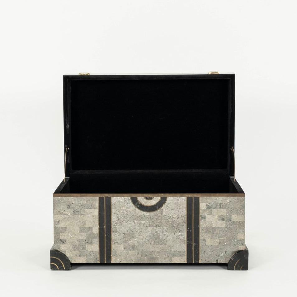 Pierre Robert Marcius Casa Bique Coffre en pierre taupe gris tessellé en vente