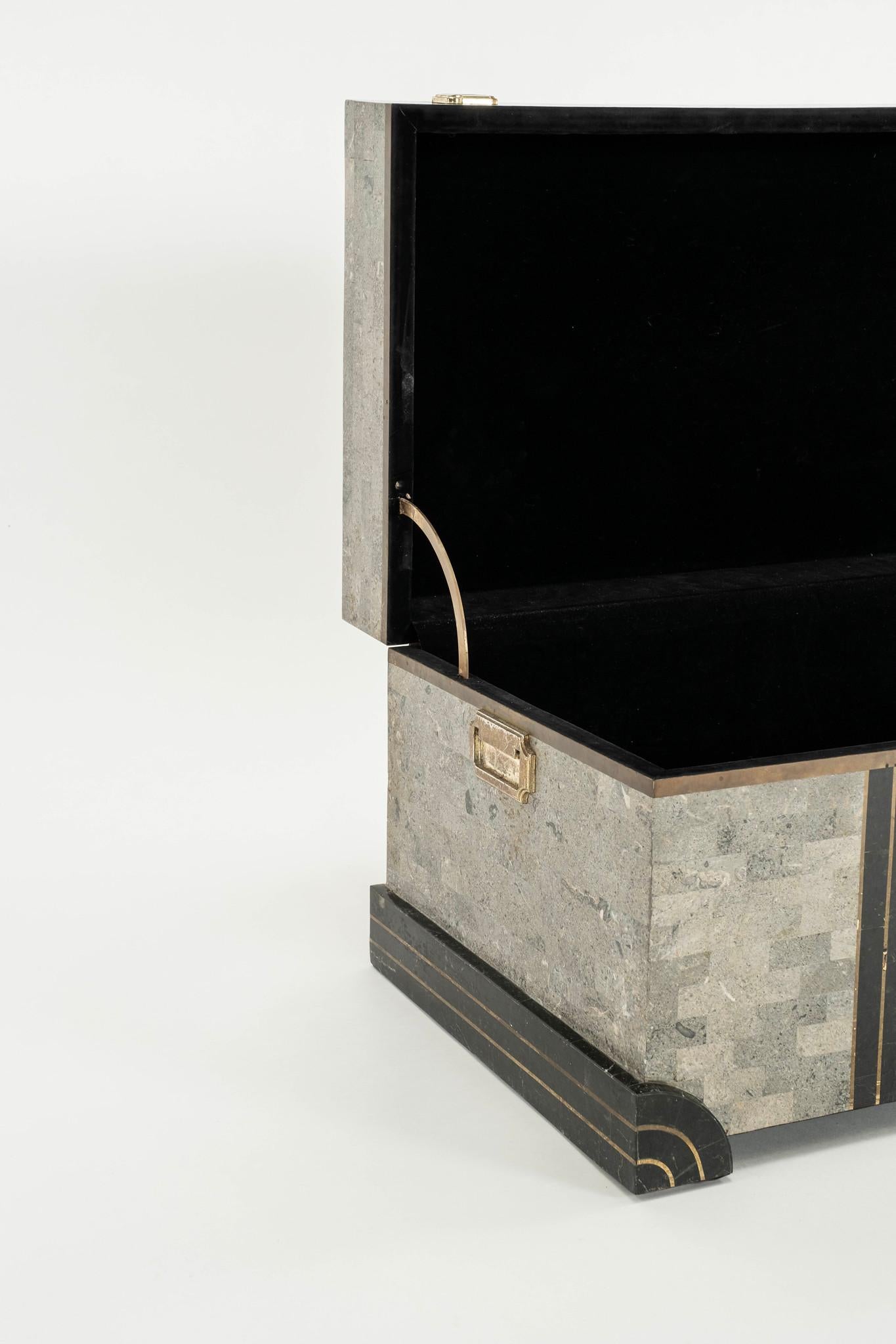 Robert Marcius Casa Bique Coffre en pierre taupe gris tessellé en vente 1