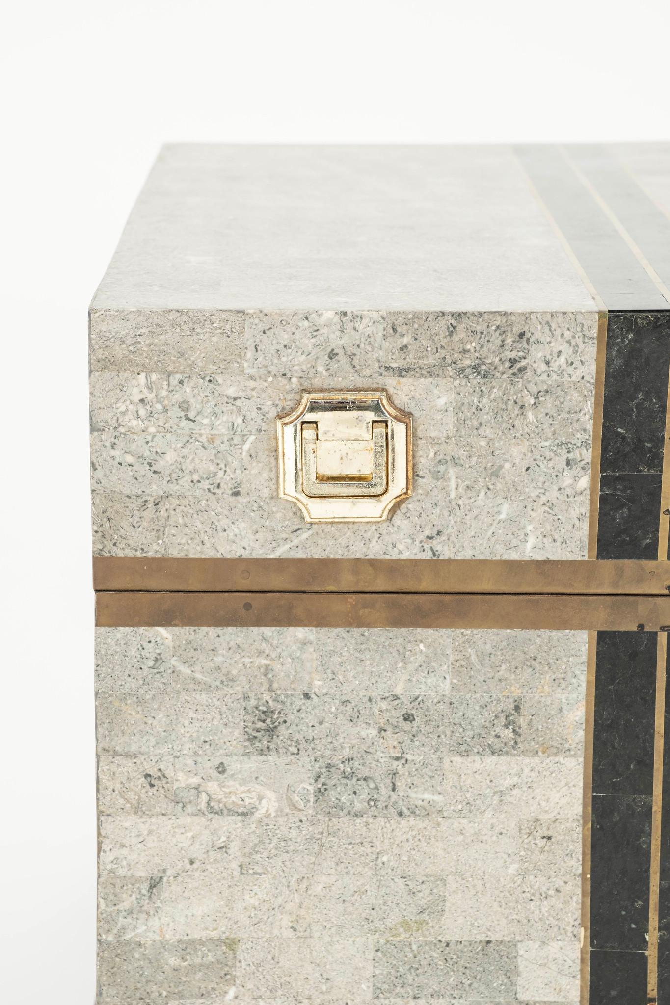 Robert Marcius Casa Bique Coffre en pierre taupe gris tessellé en vente 2