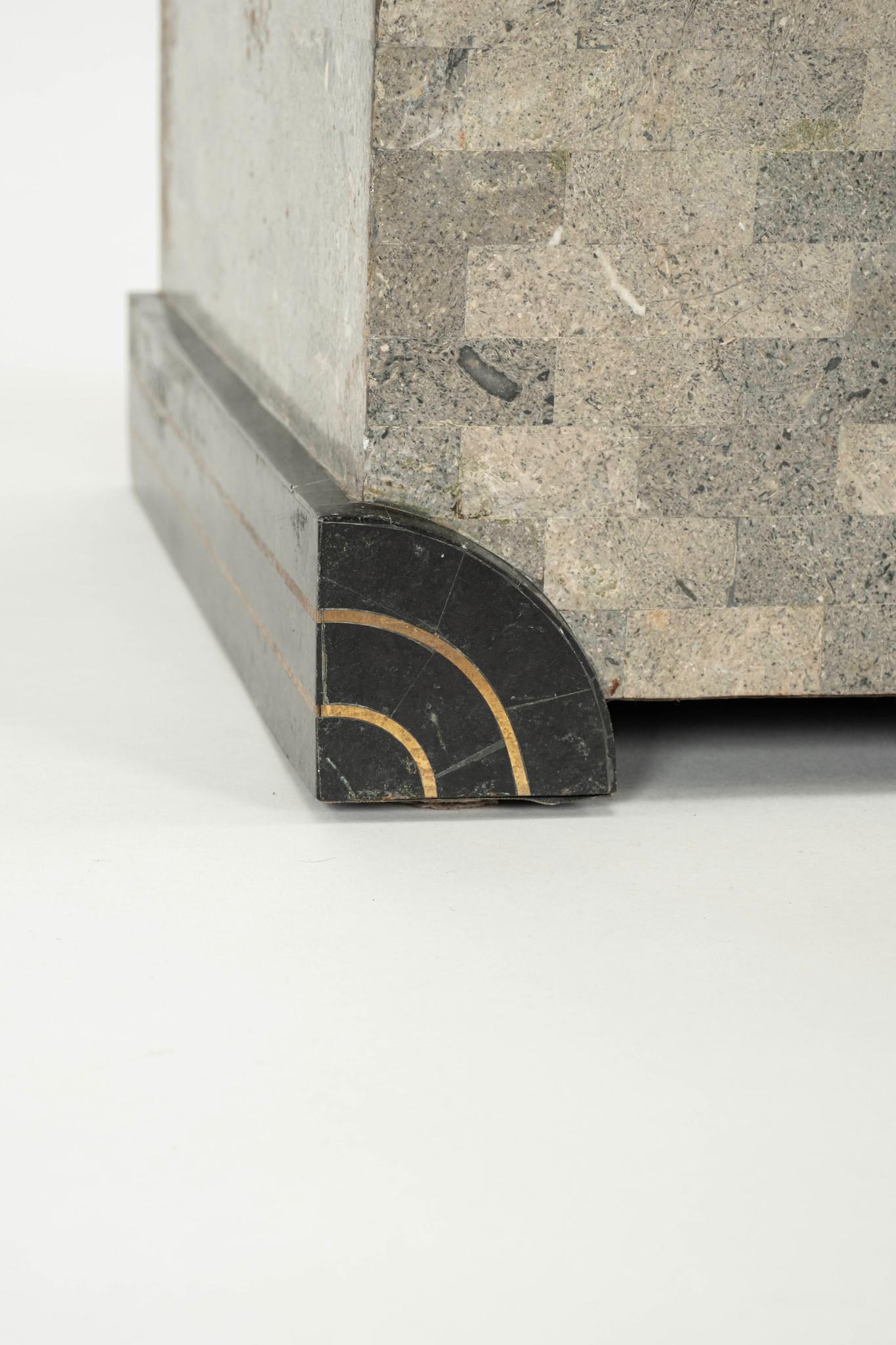 Robert Marcius Casa Bique Coffre en pierre taupe gris tessellé en vente 4