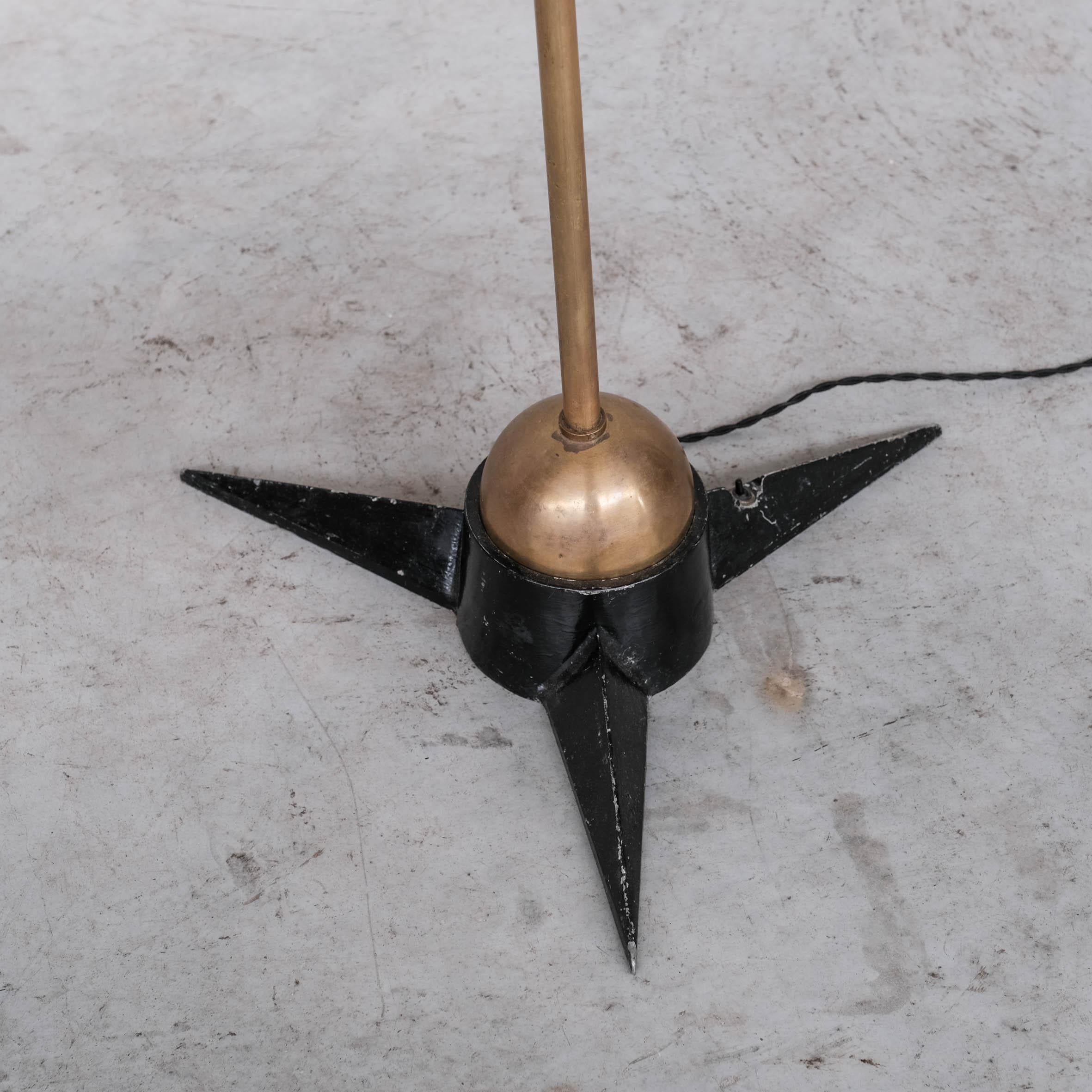 Mid-Century moderno A. Mathieu, lampada da terra regolabile in ottone di metà secolo. in vendita