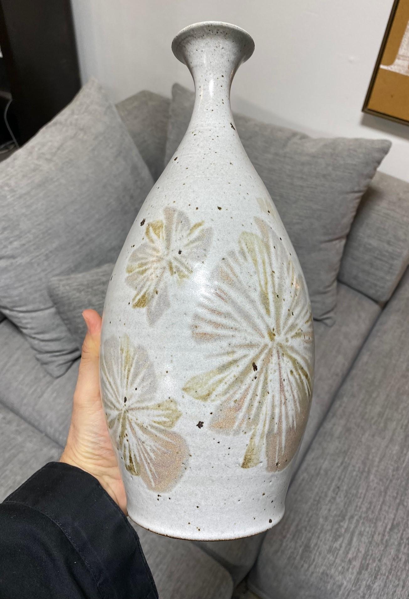 Vase signé Robert Maxwell Earthgender Large Mid-Century California Pottery Vase en vente 3