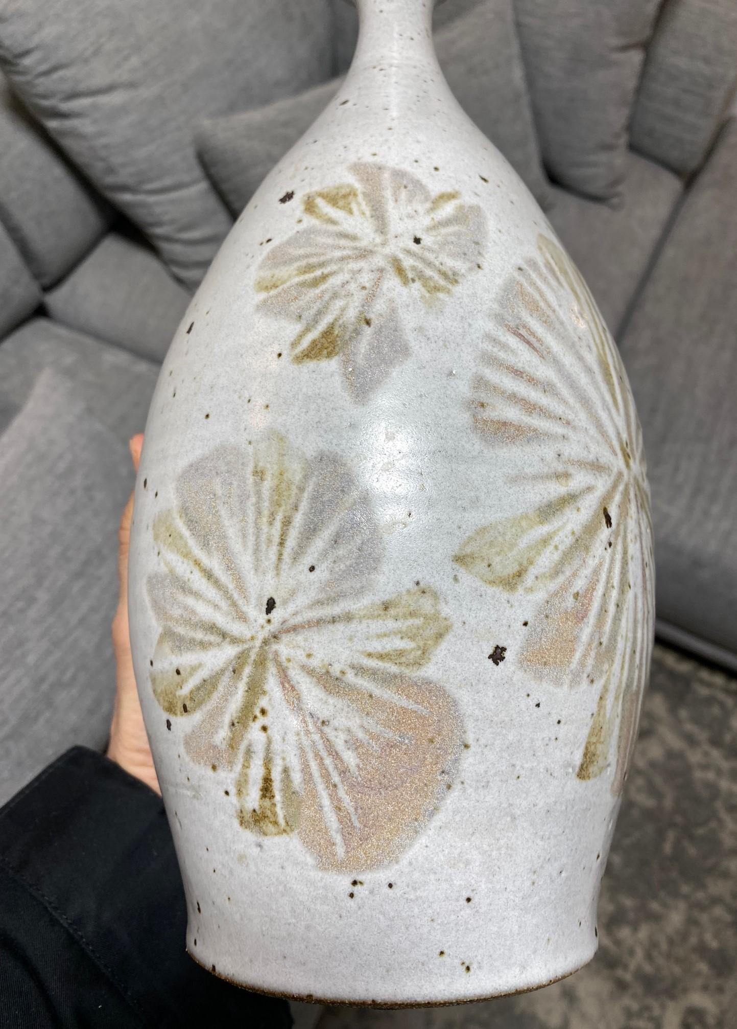 Vase signé Robert Maxwell Earthgender Large Mid-Century California Pottery Vase en vente 5