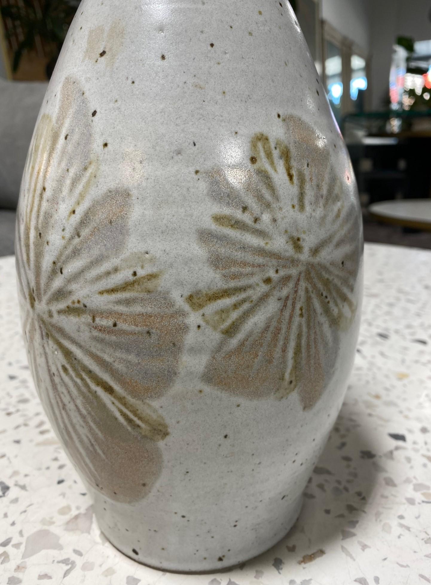 Robert Maxwell Earthgender Signed Large Mid-Century California Pottery Vase In Good Condition For Sale In Studio City, CA