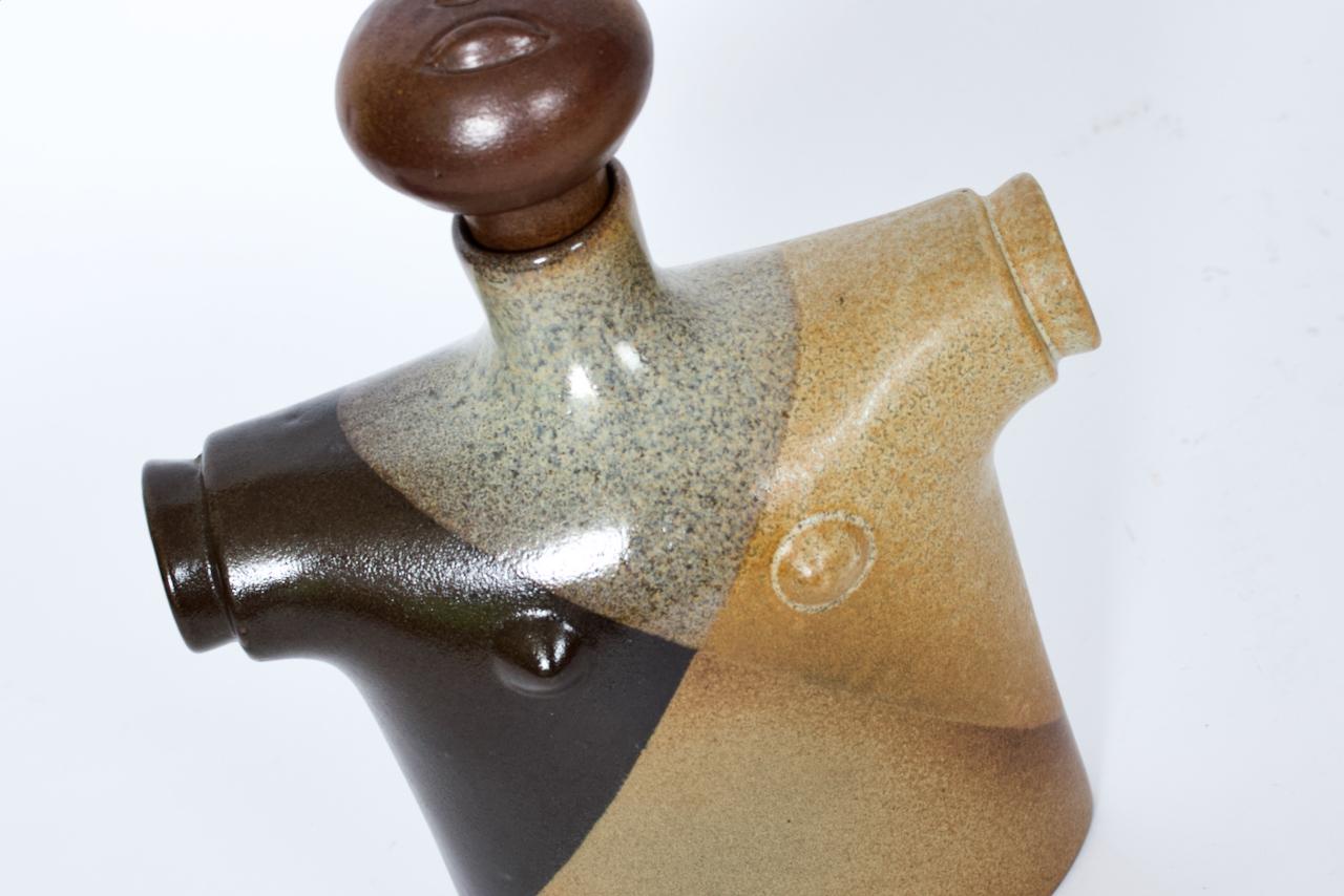 Handgefertigter Dekanter aus Keramik von Robert Maxwell für Pottery Craft USA (Töpferwaren) im Angebot