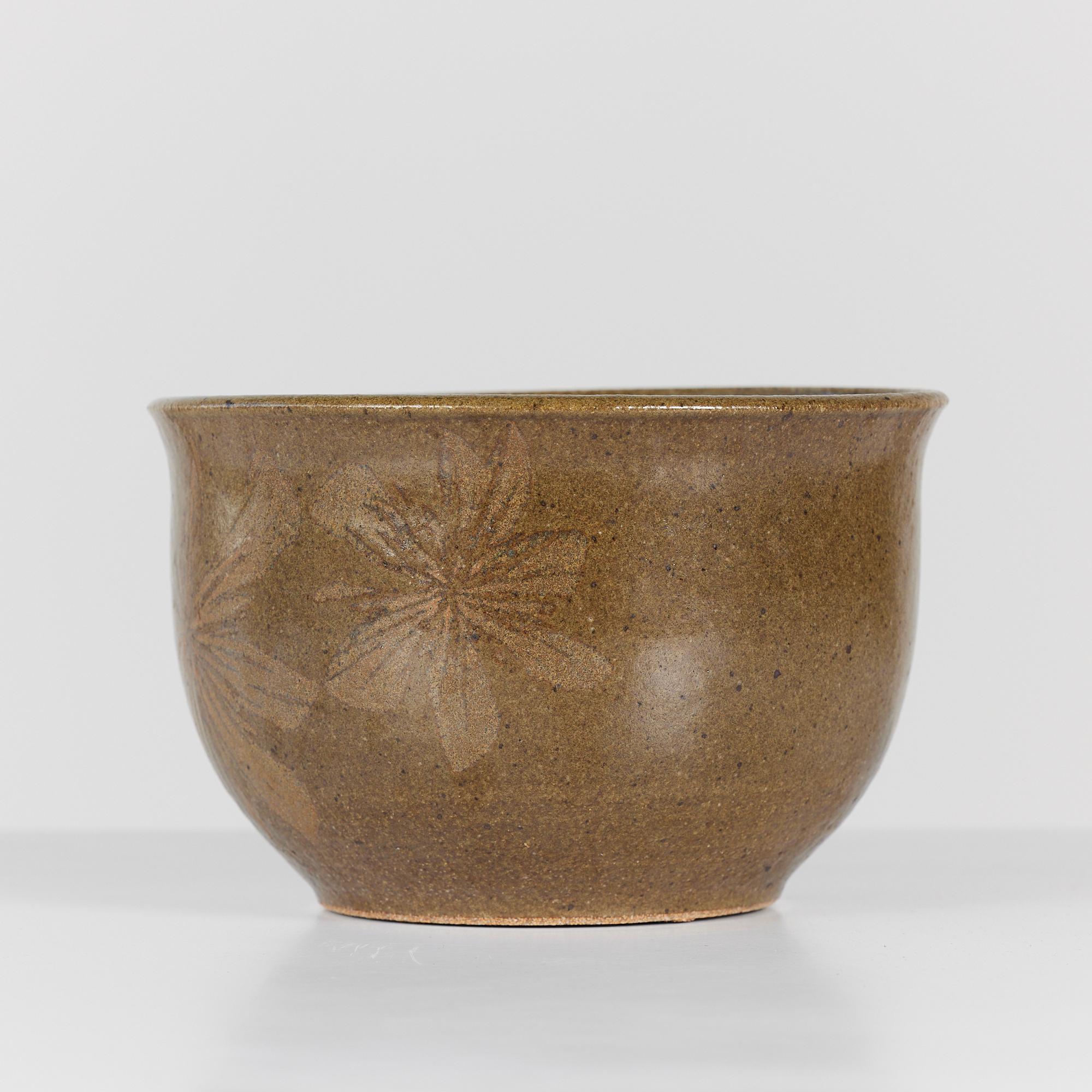 Mid-Century Modern Robert Maxwell Glazed Studio Pottery Planter with Floral Motif For Sale