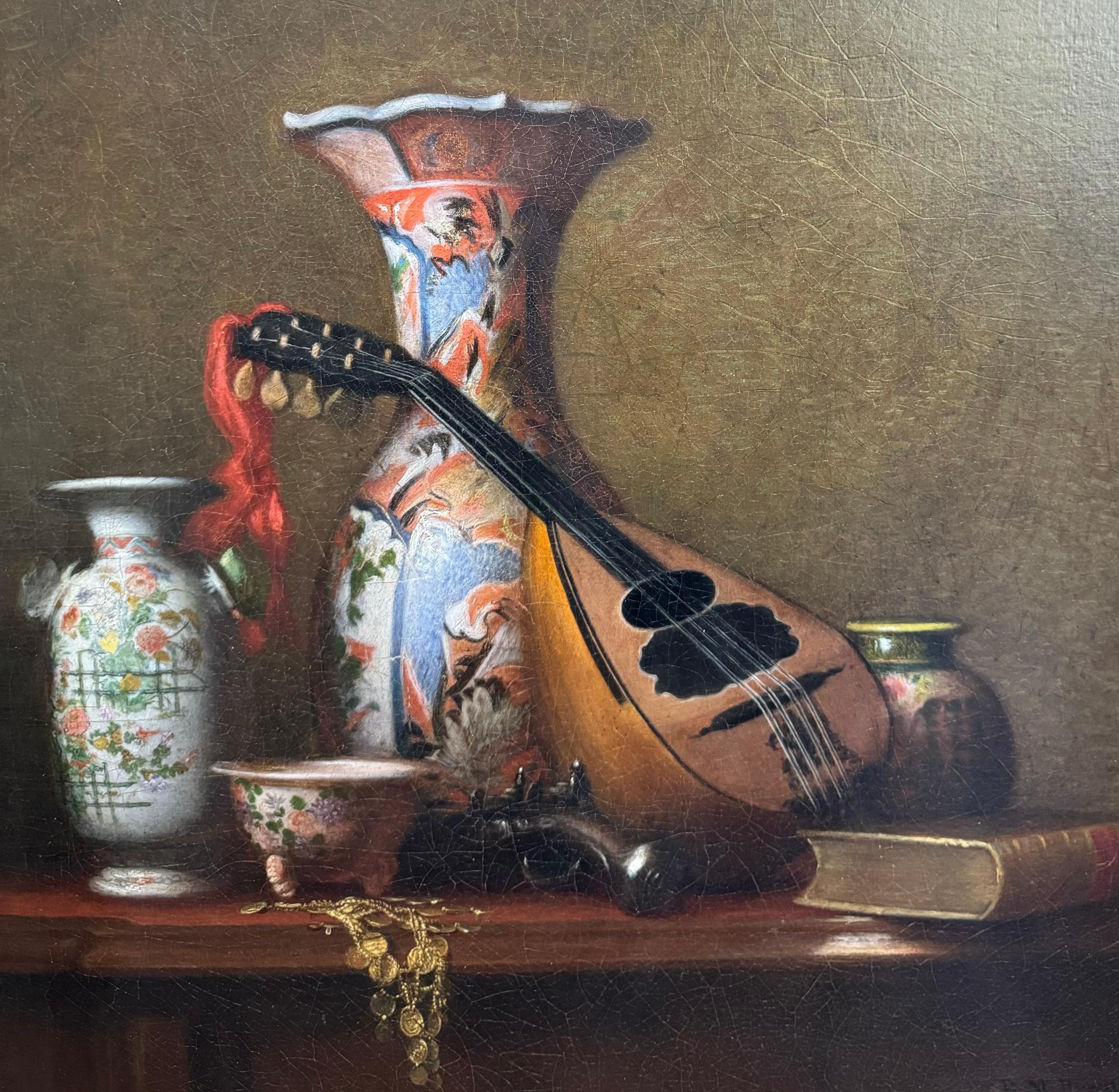MUSEO ESPOSTO DEL 1879 Natura morta americana con vasi asiatici e mandolino in vendita 1